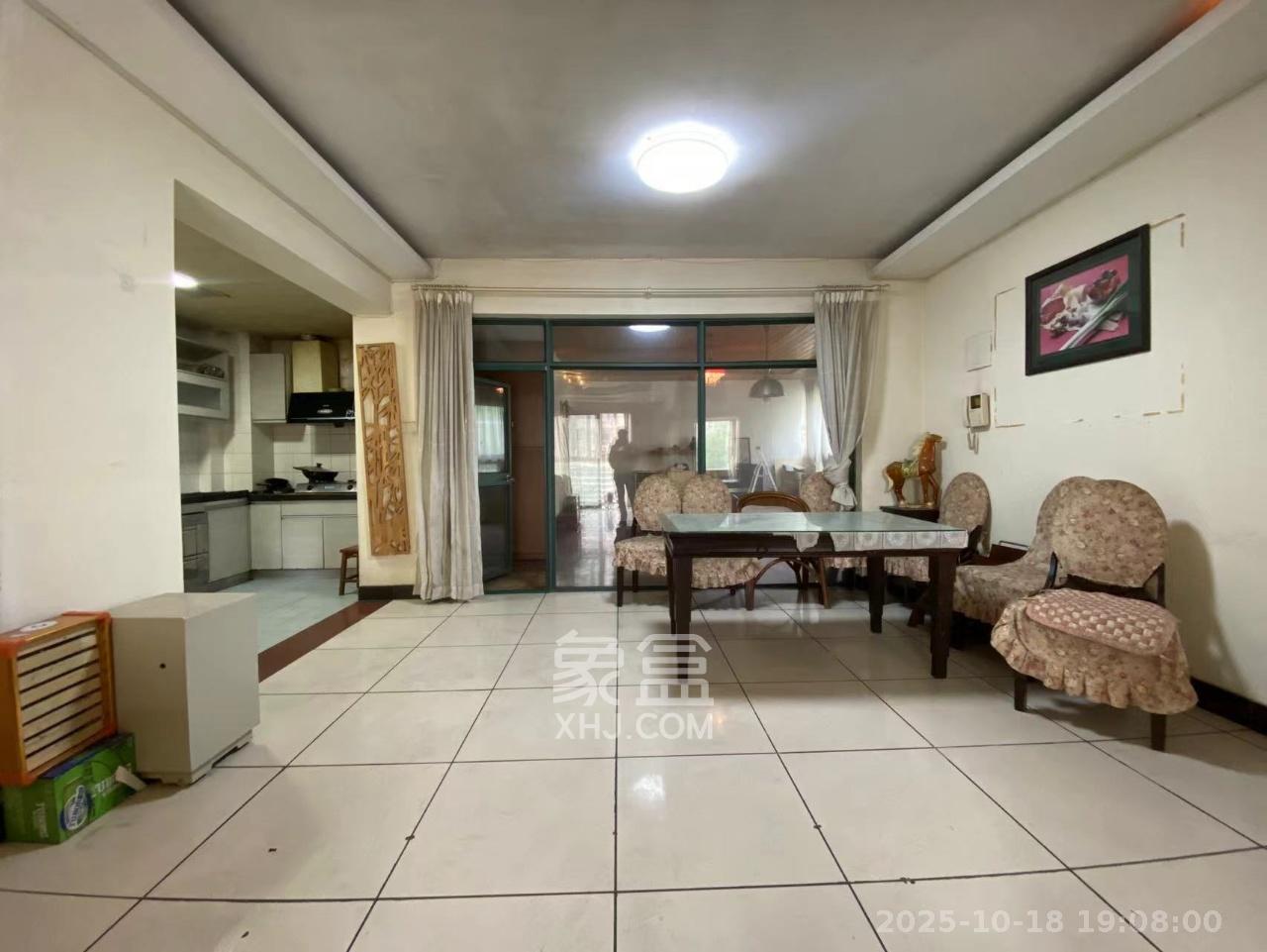 亚华香舍花都  3室2厅2卫    2500.0元/月室内图