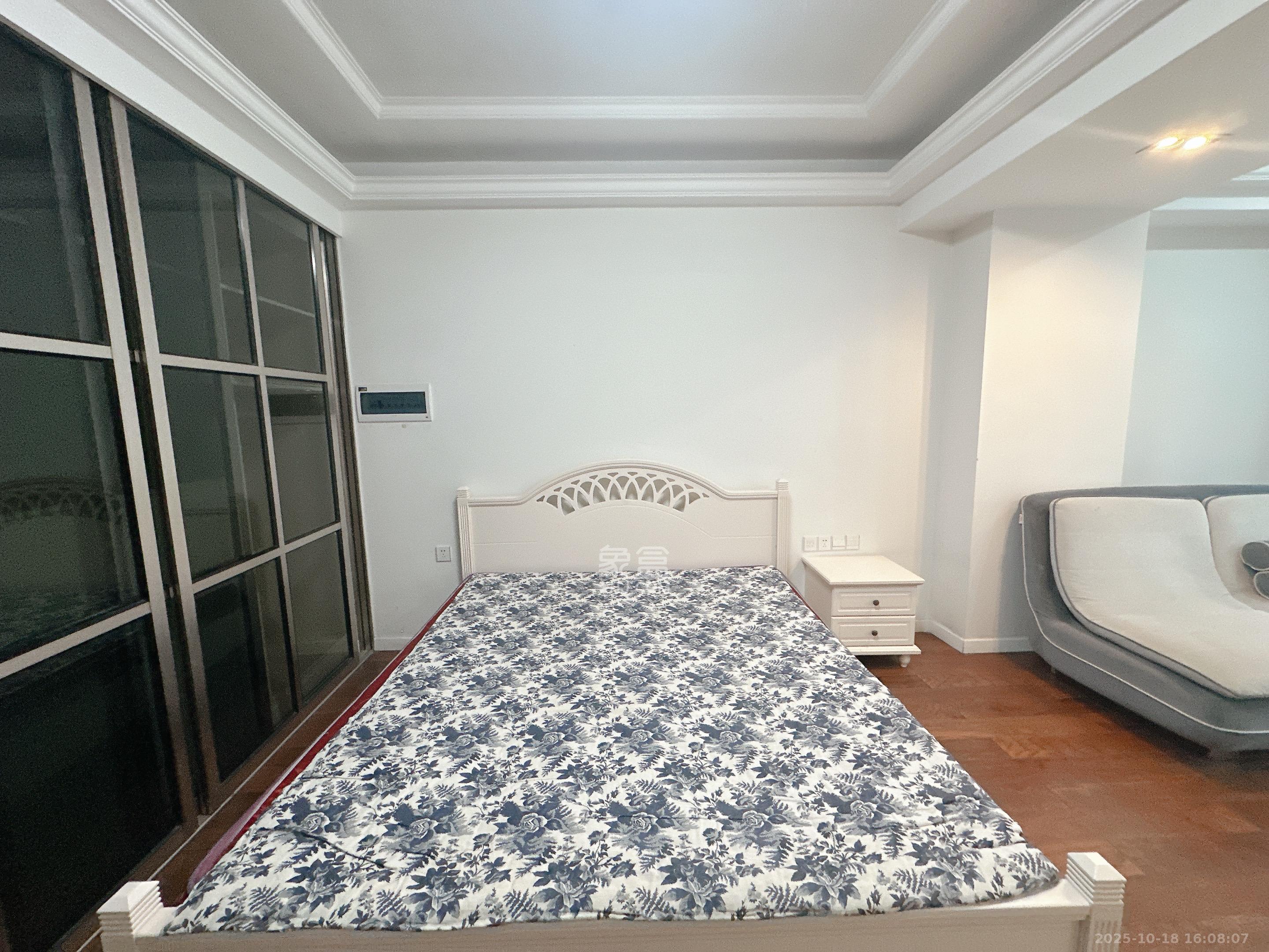 壹号公馆  1室1厅1卫    2000.0元/月 壹号公馆  1室1厅1卫    2000.0元/月