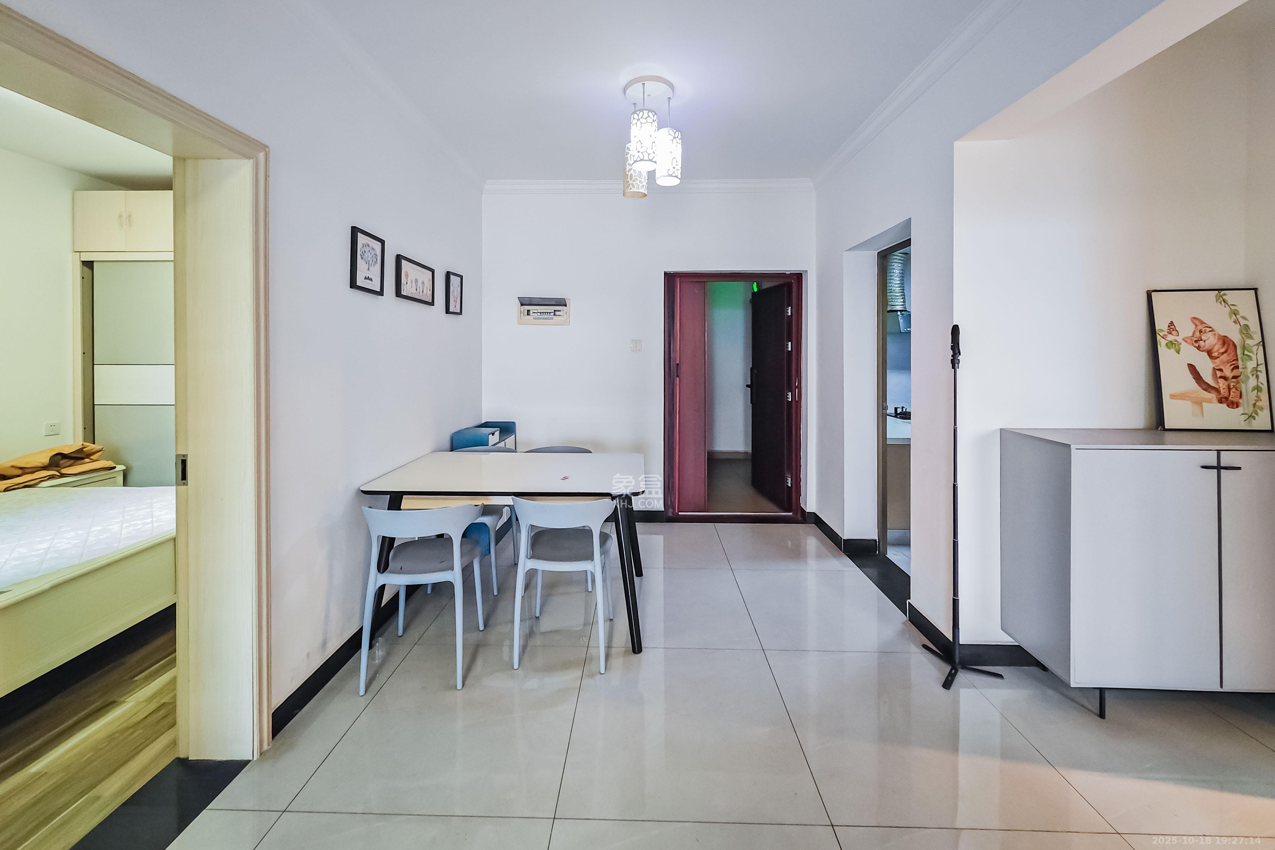 半山壹号 2室2厅2卫 90.0万 半山壹号 2室2厅2卫 90.0万客厅