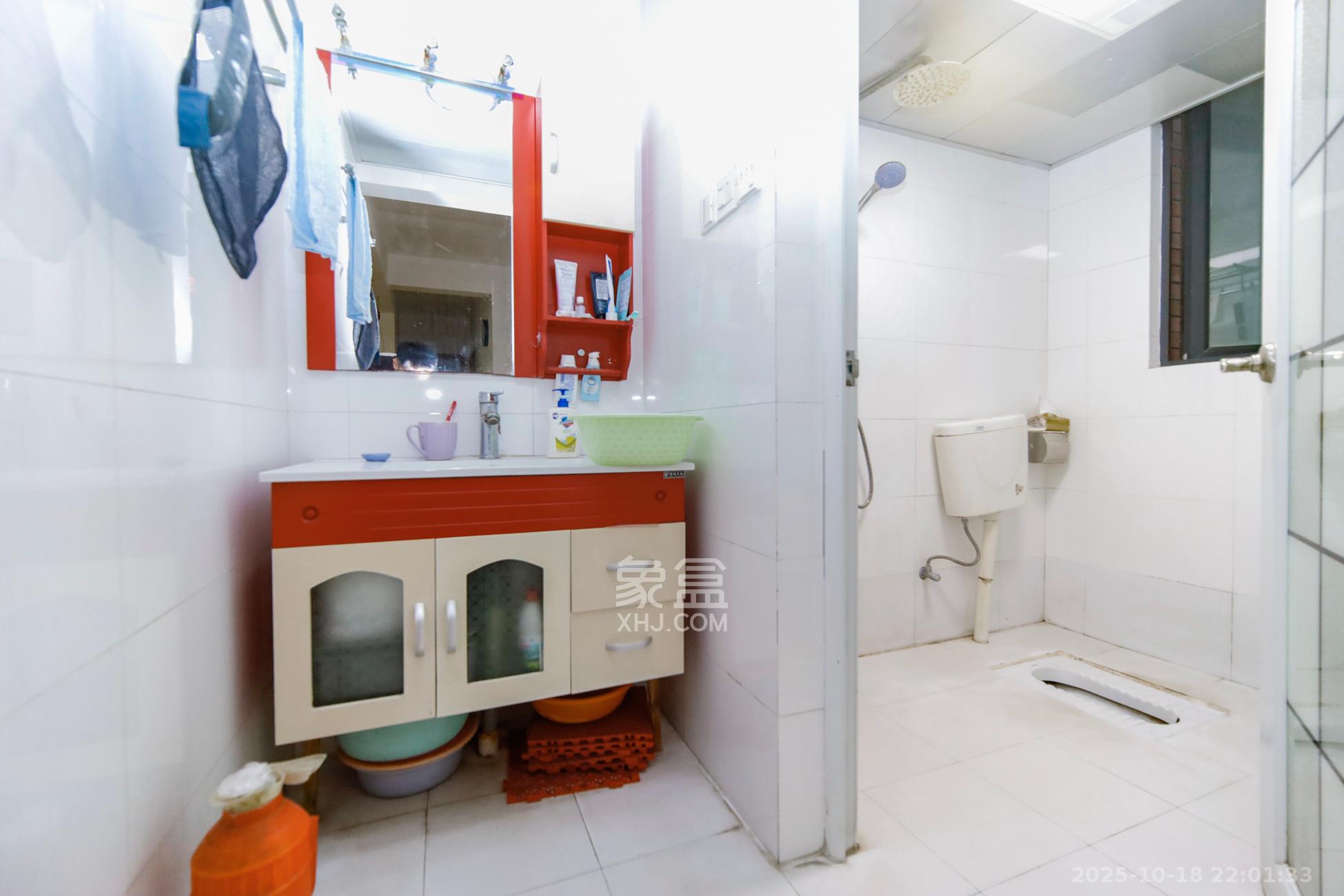 香溢豪庭  3室2厅2卫    90.0万卫生间