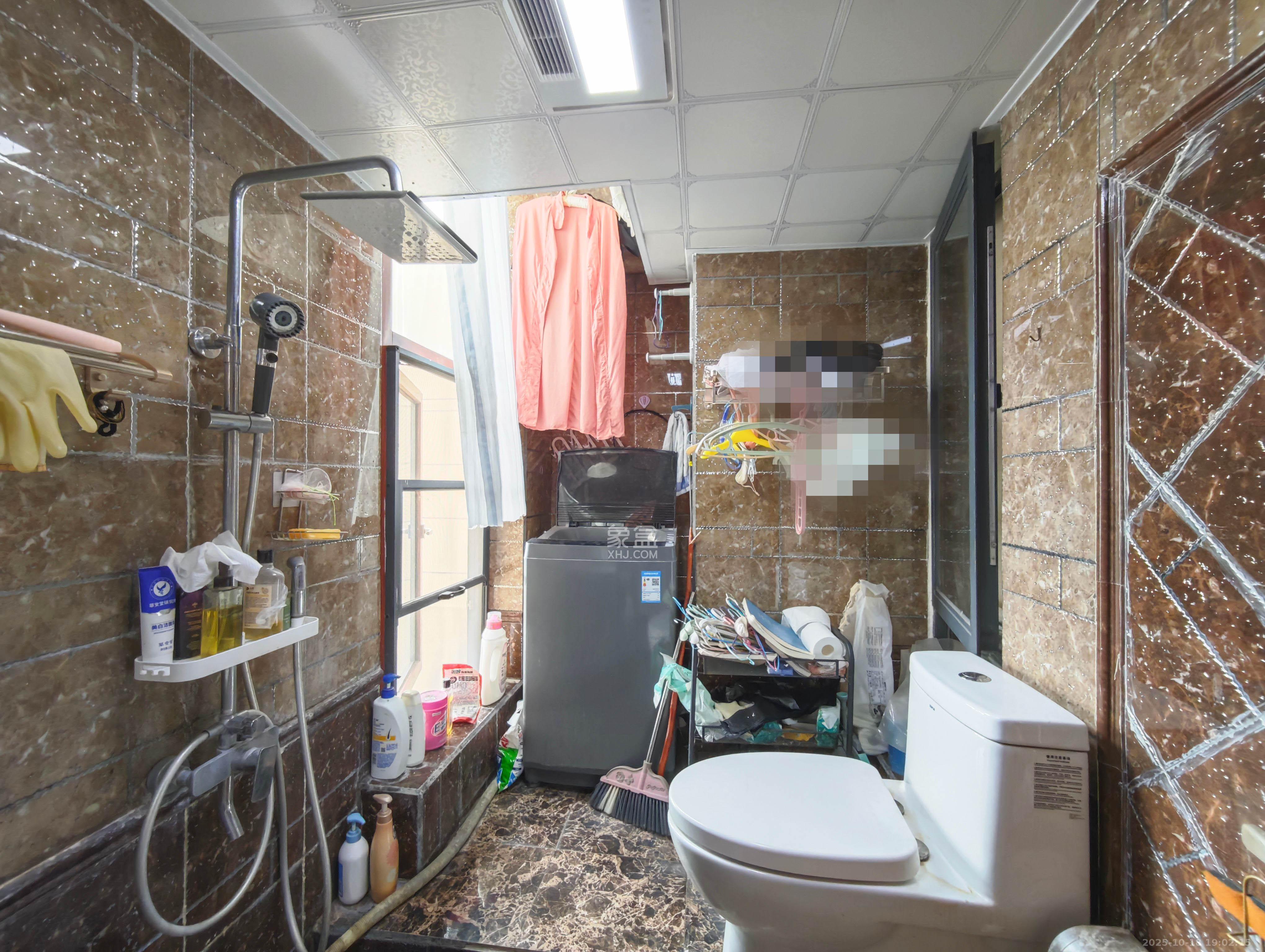 保利城（中航城国际社区、郡原美村）  4室2厅2卫    80.0万卫生间