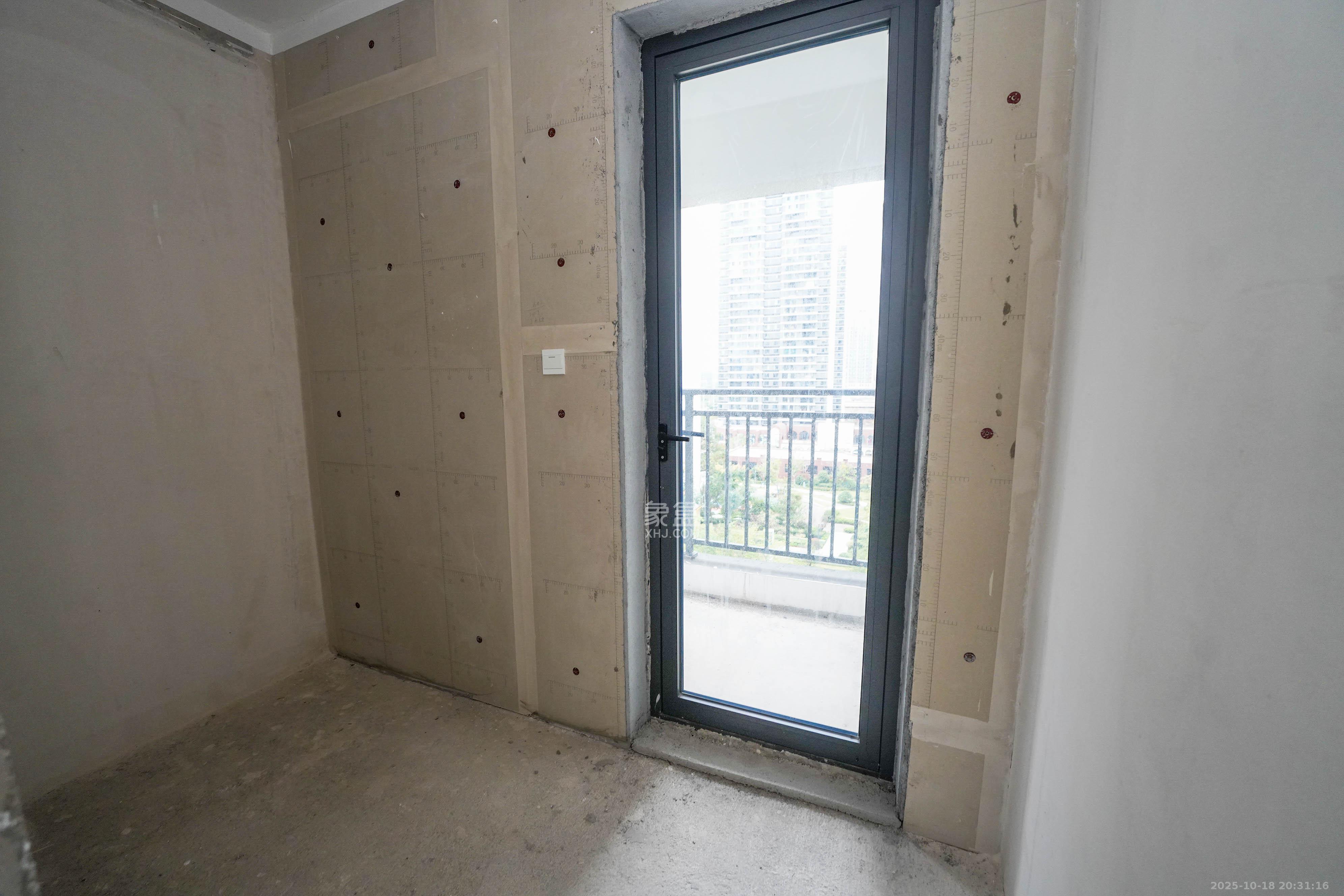 旭辉雨金广场 4室2厅2卫 121.8万 旭辉雨金广场 4室2厅2卫 121.8万卧室