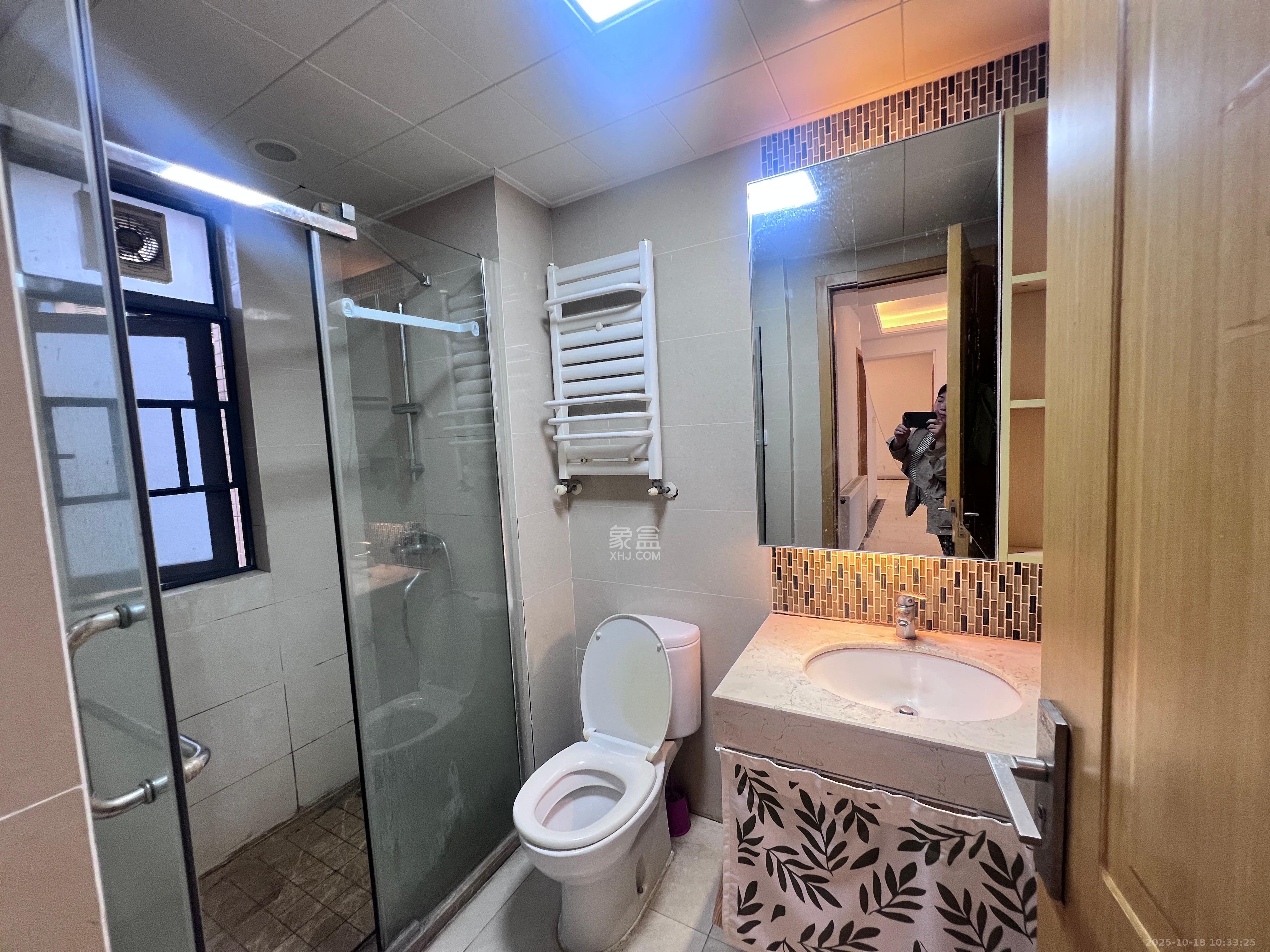 珠江郦城探香里  3室2厅1卫    1900.0元/月 珠江郦城探香里  3室2厅1卫    1900.0元/月室内图