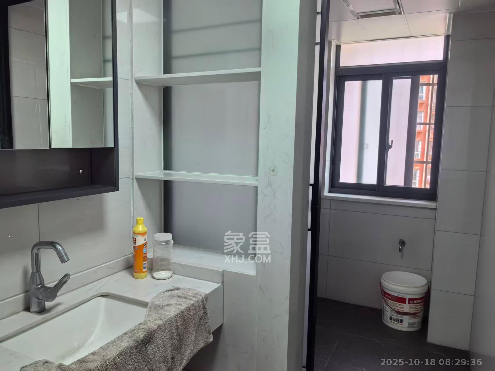 凯富南方鑫城 4室2厅2卫 2600.0元/月 凯富南方鑫城 4室2厅2卫 2600.0元/月室内图