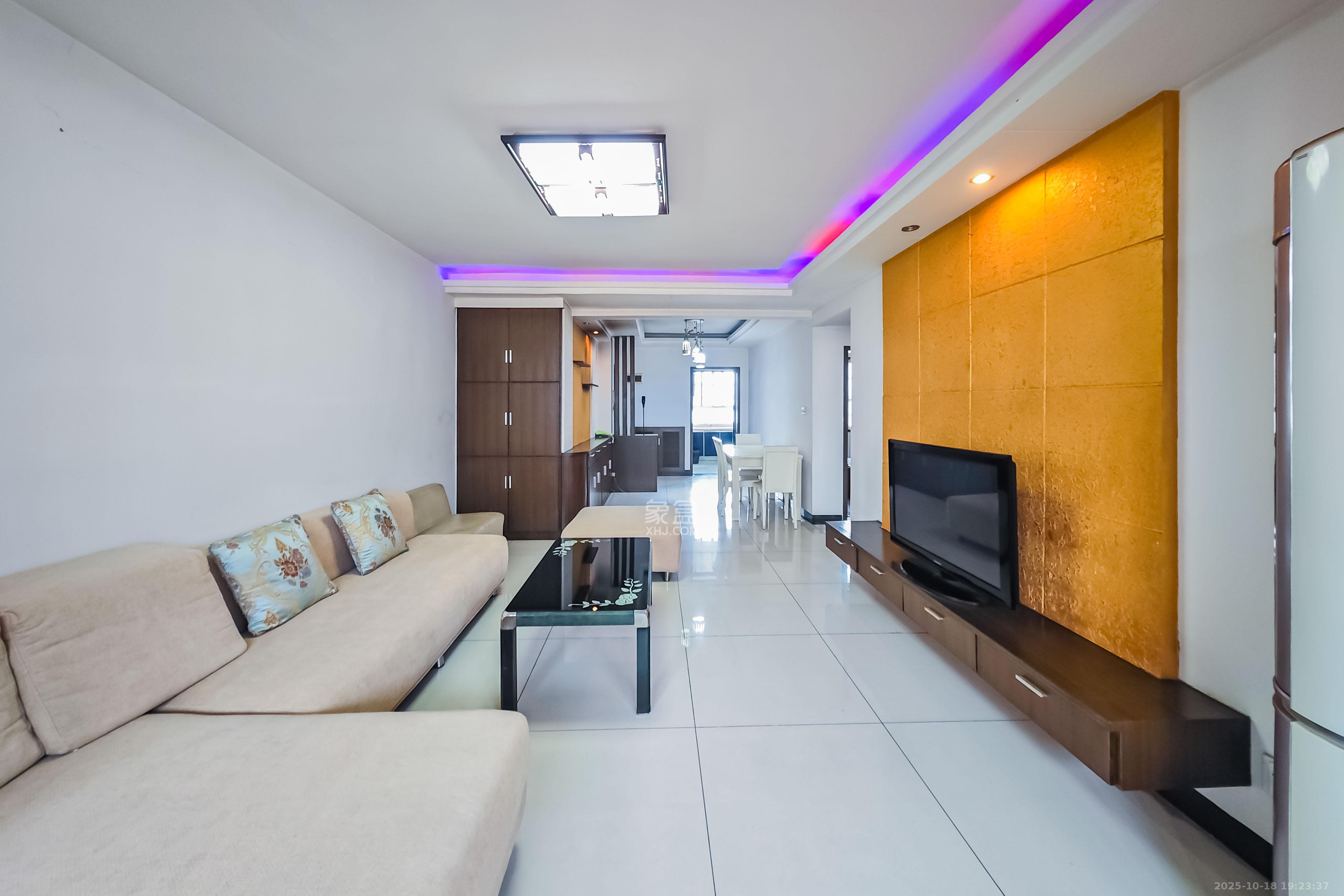 龙吉湾小区（龙瑞尚苑）  2室1厅1卫    42.0万客厅