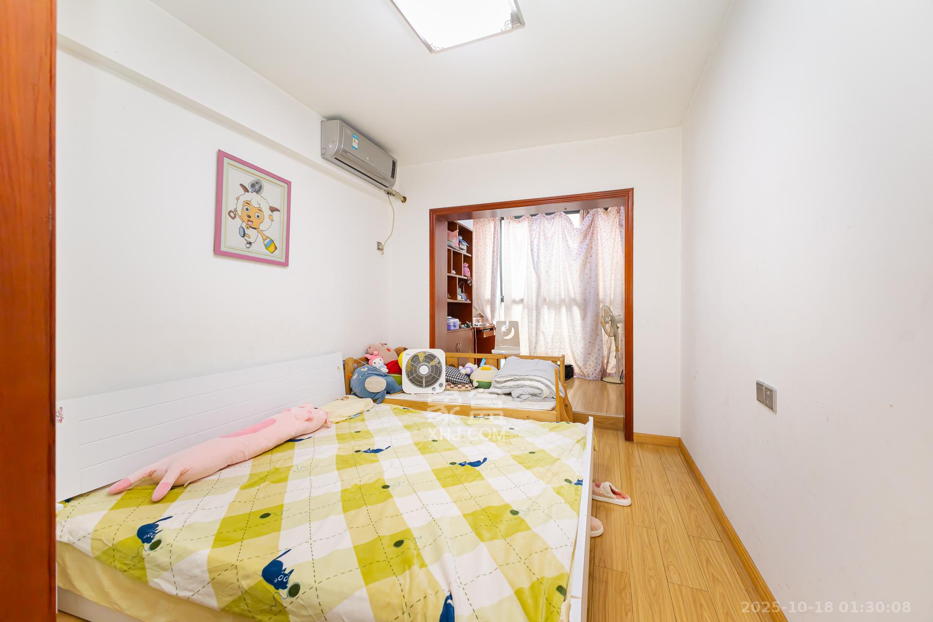 南山苏迪亚诺  3室2厅2卫    79.8万卧室