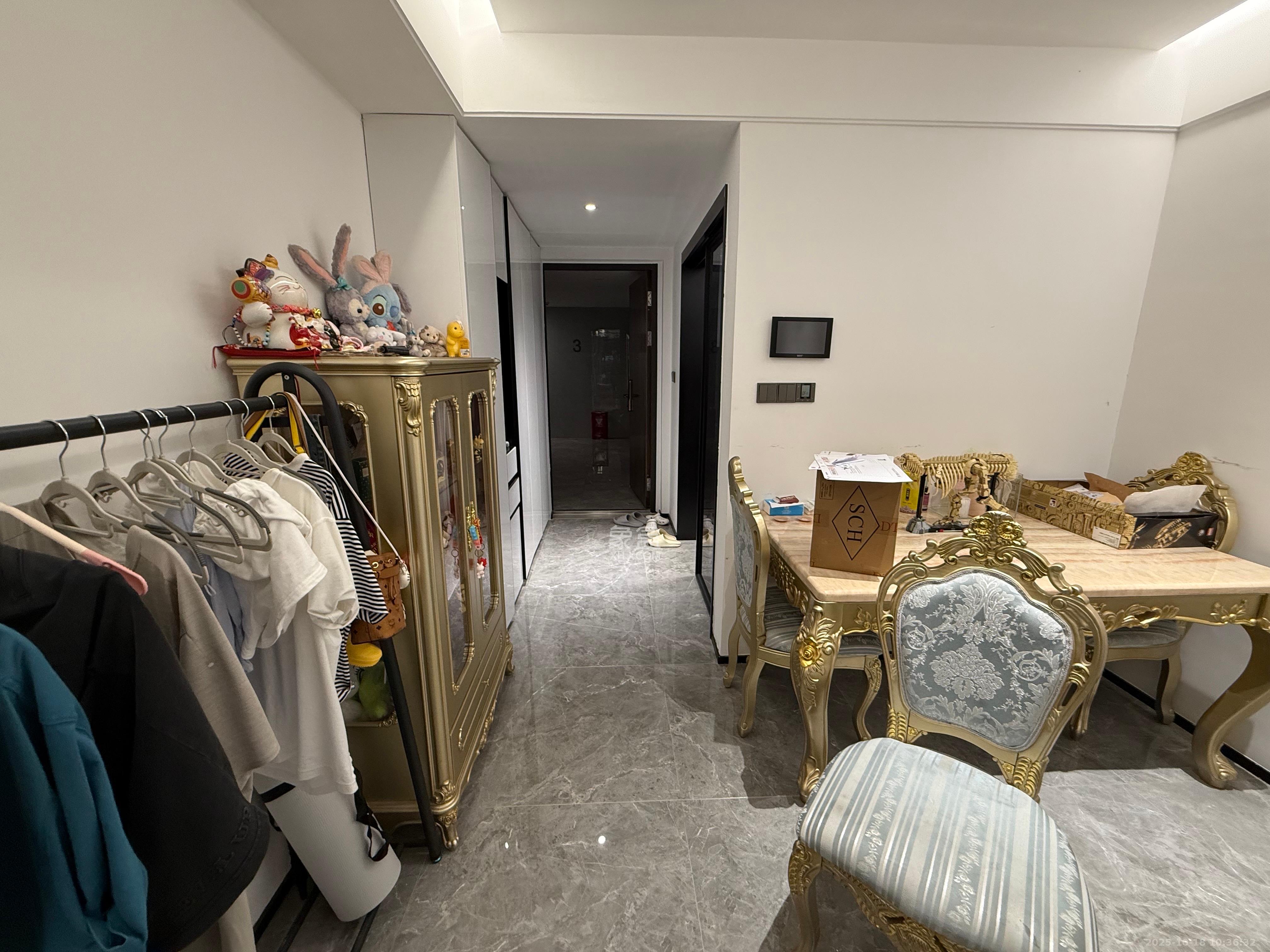 万科滨河道  3室2厅2卫    2700.0元/月