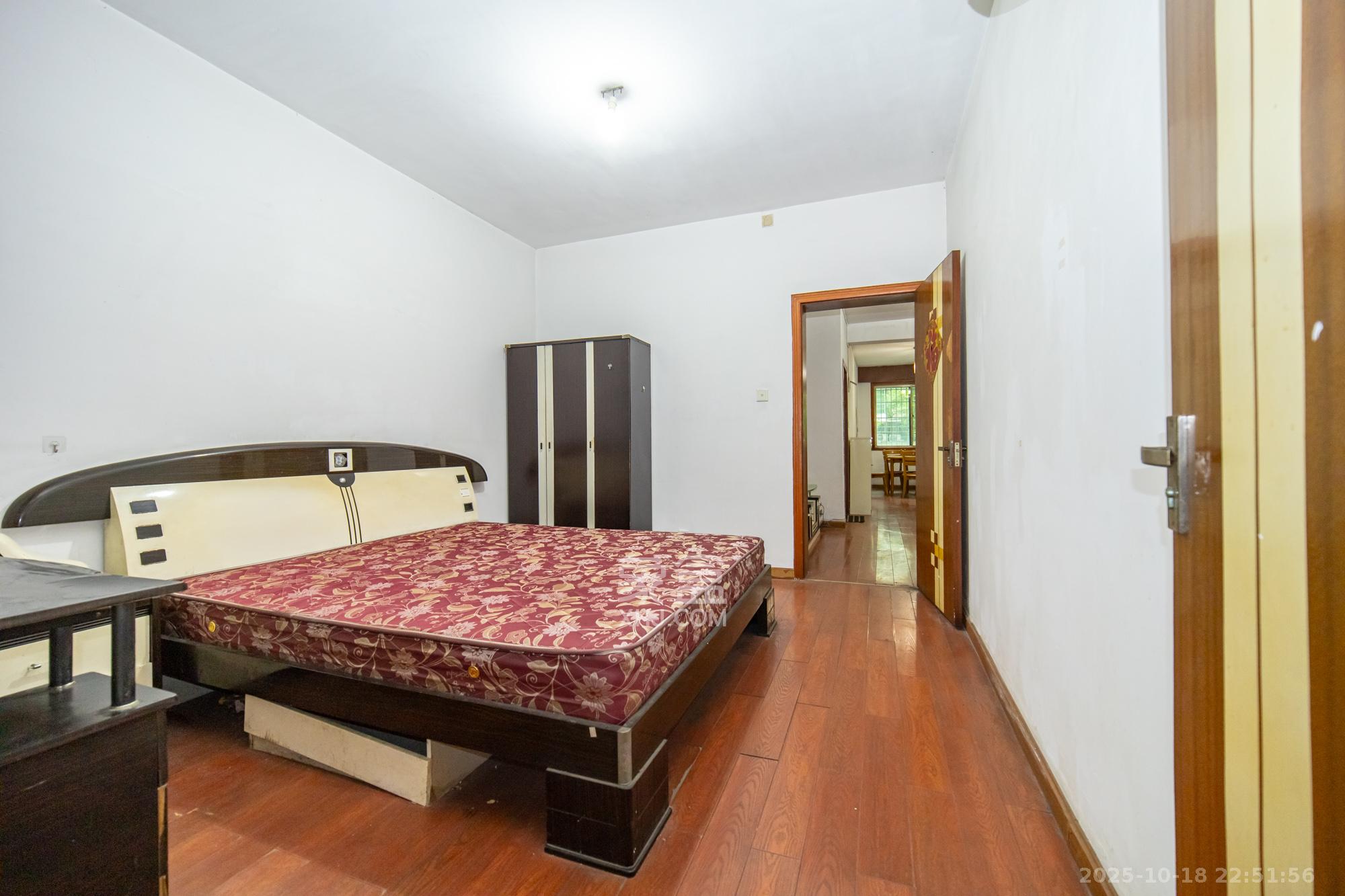 中南汽车世界  2室2厅1卫    30.0万卧室