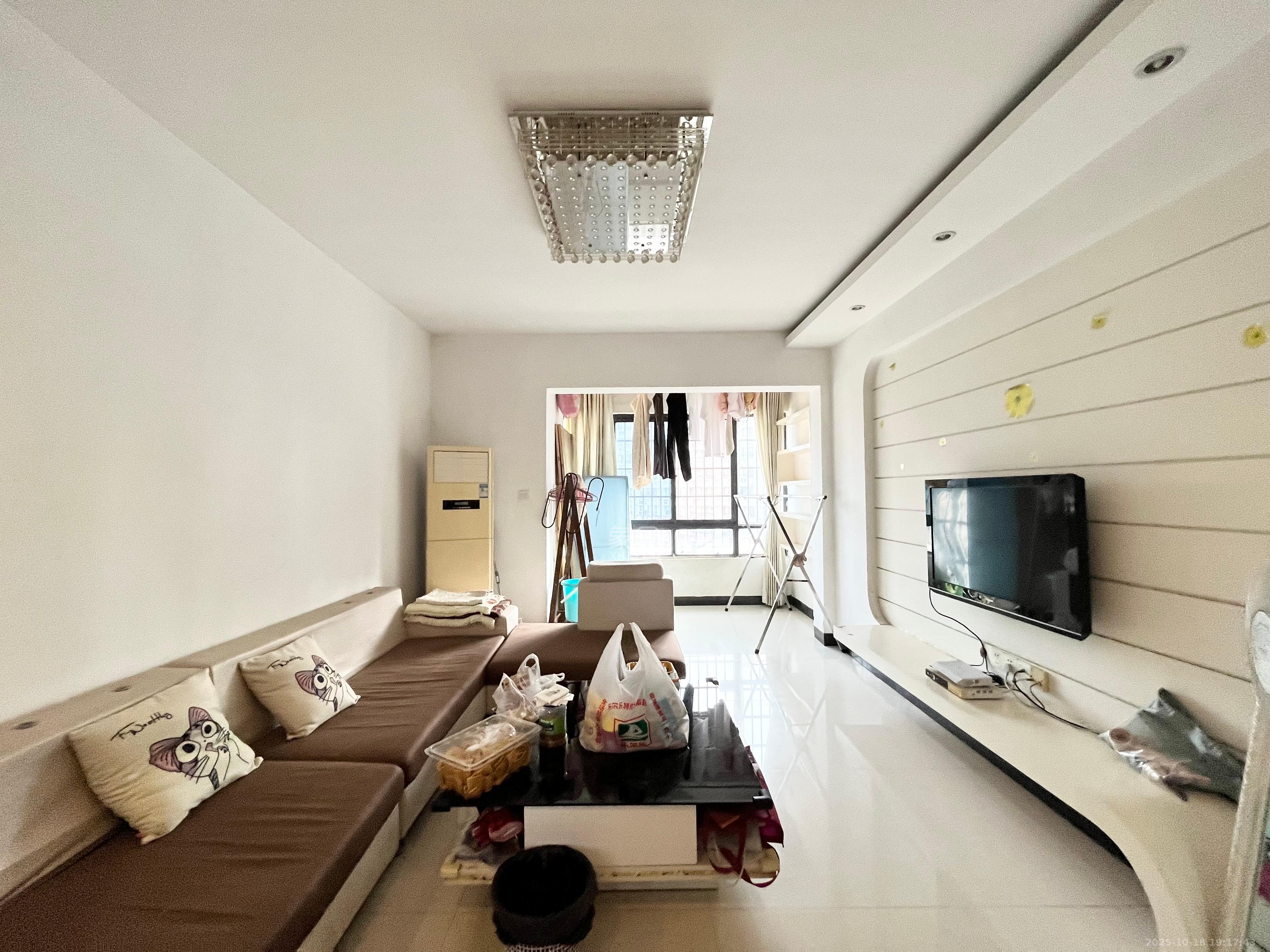 保利麓谷林语B区  3室2厅2卫    2400.0元/月