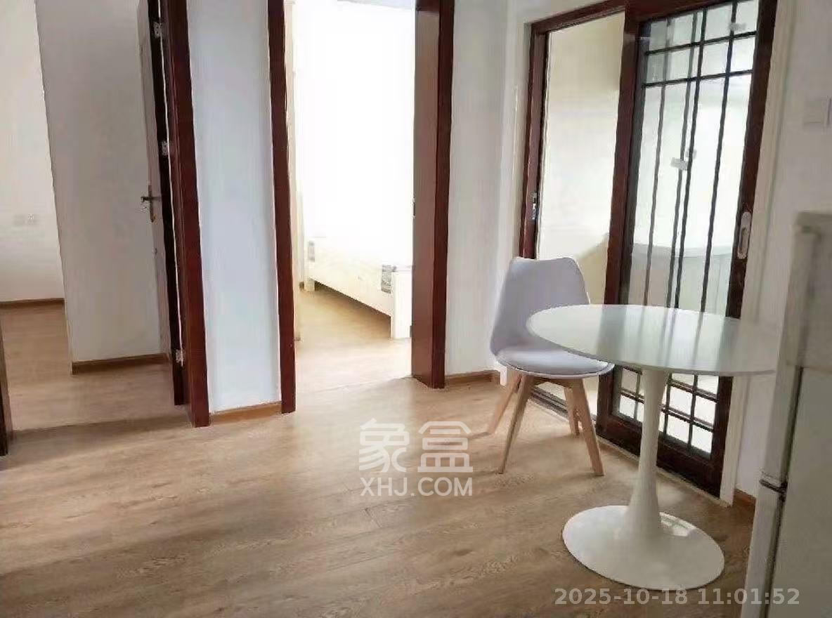 文艺新村  3室1厅1卫    2700.0元/月