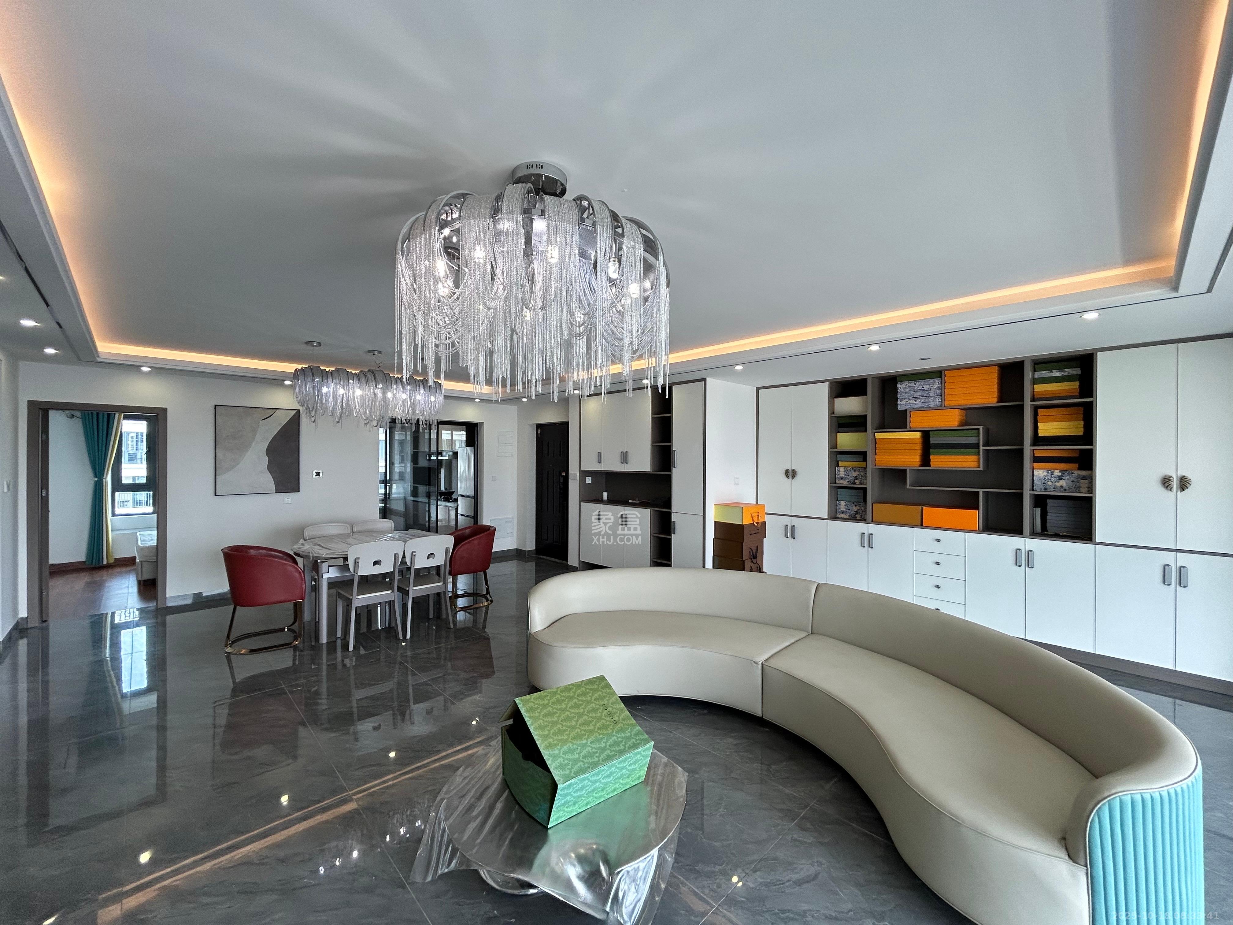 保利金香槟  3室2厅2卫    3600.0元/月室内图