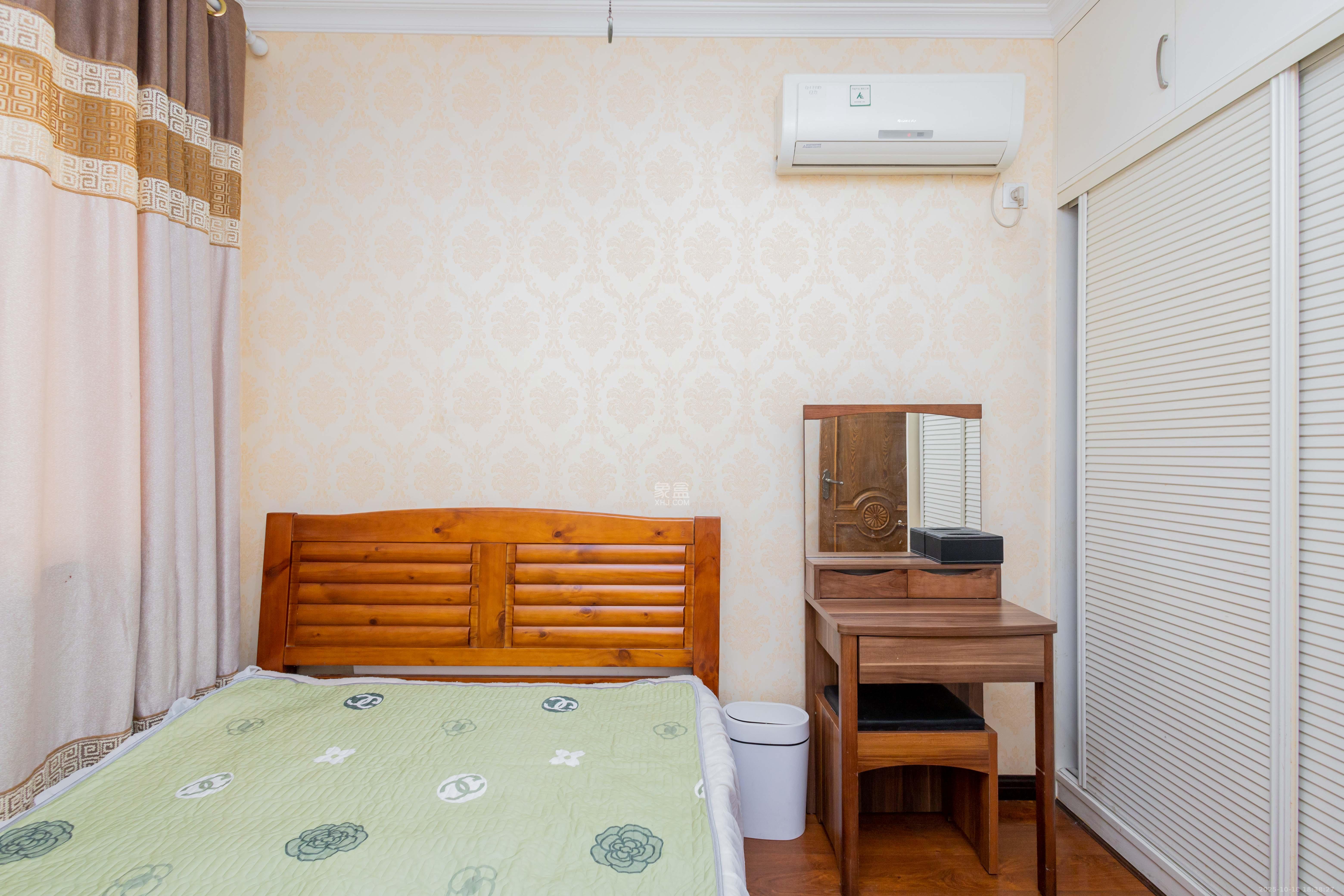 旭辉华庭  3室2厅2卫    89.8万卧室