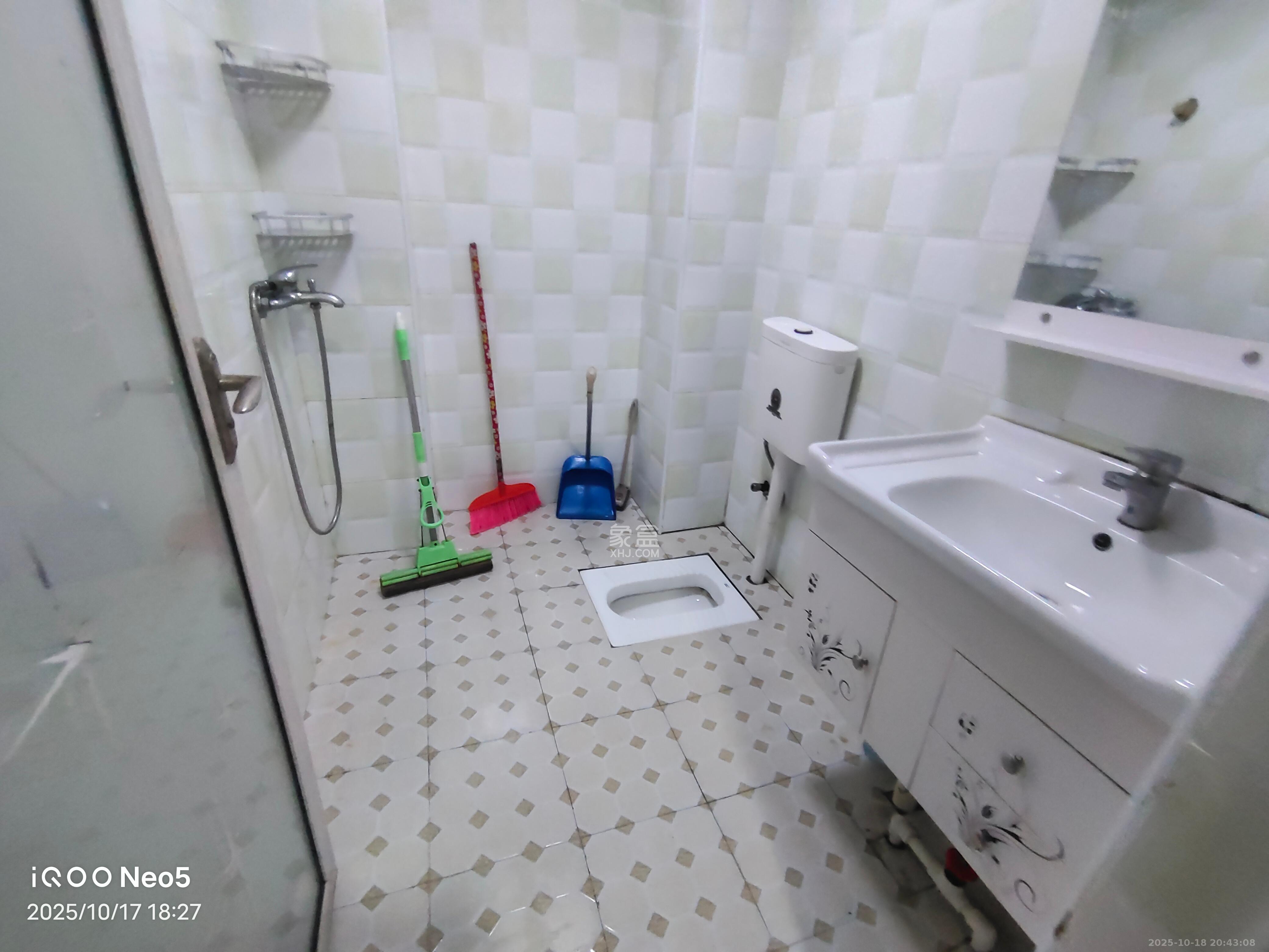 丰园城(鄱阳小区二期)  1室1厅1卫    1400.0元/月 丰园城(鄱阳小区二期)  1室1厅1卫    1400.0元/月室内图