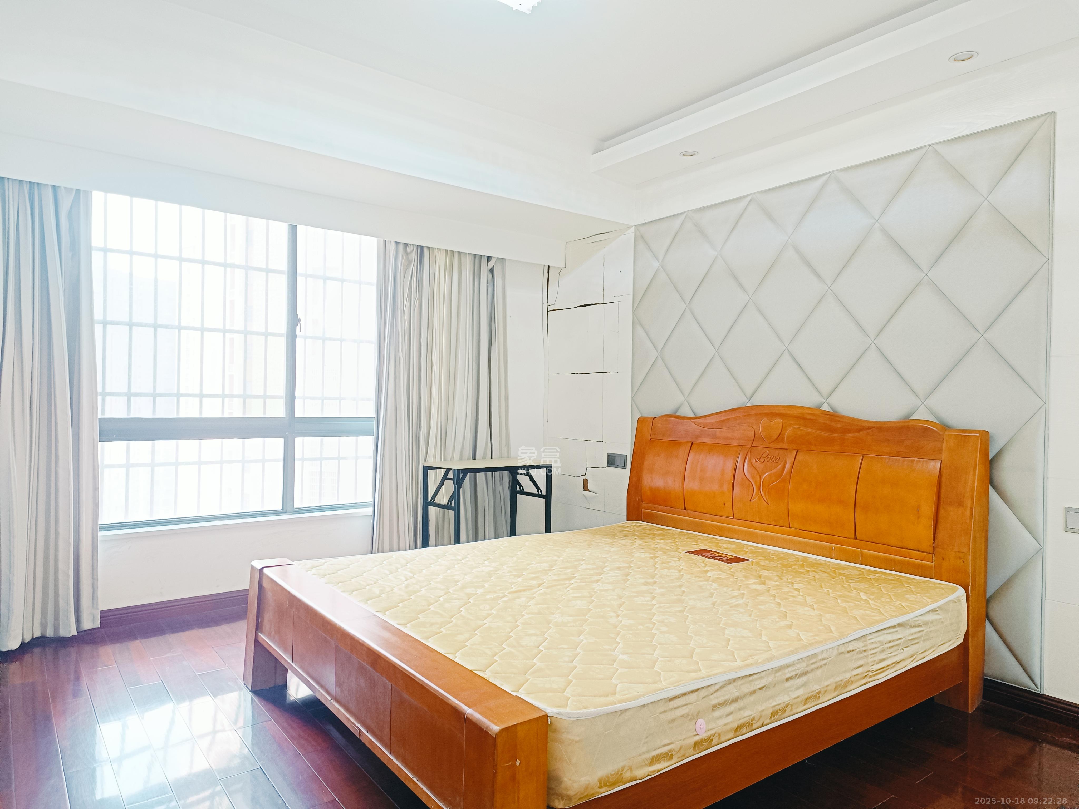 海德公园  4室2厅2卫    2500.0元/月 海德公园  4室2厅2卫    2500.0元/月室内图