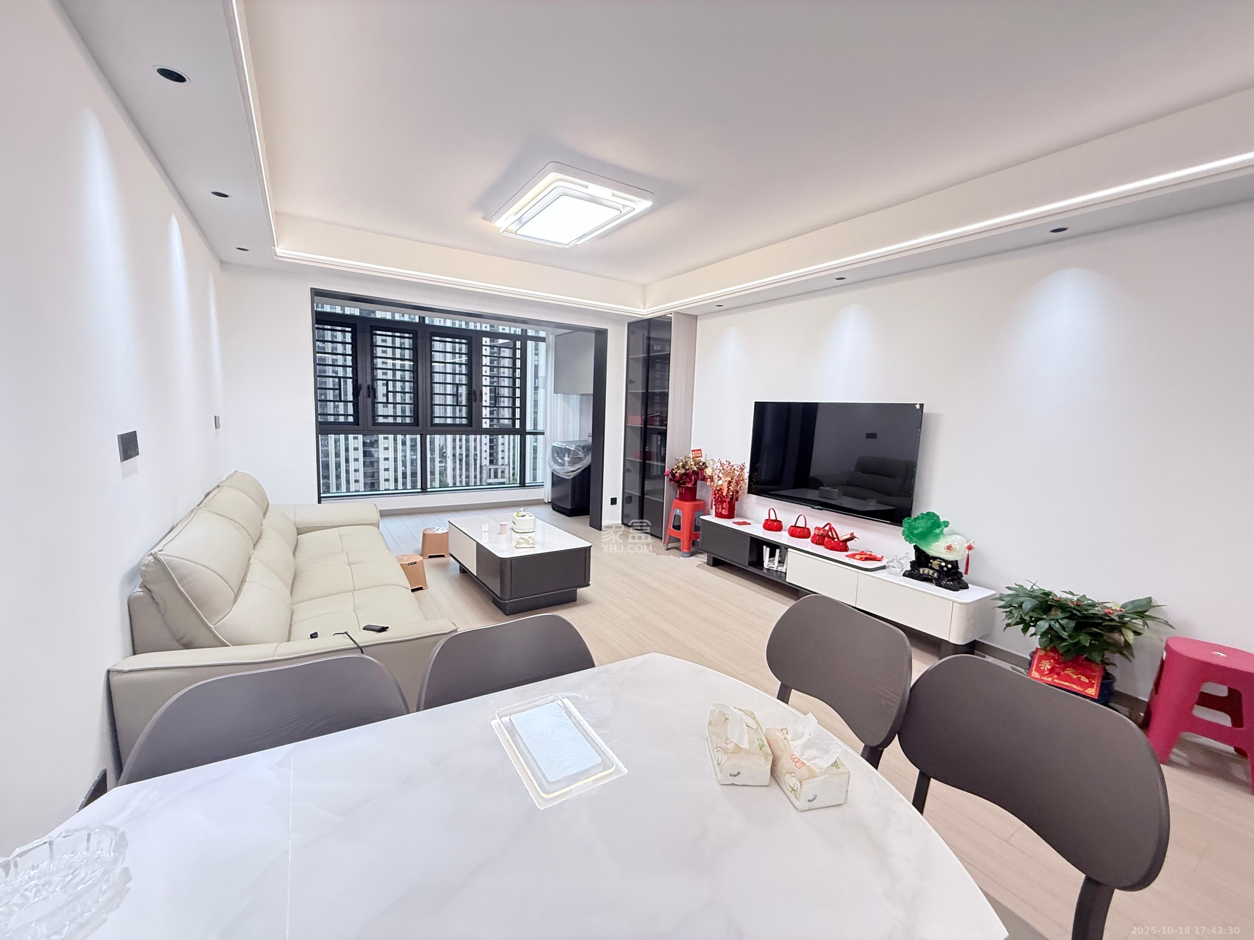 绿地之窗  3室1厅1卫    3200.0元/月室内图