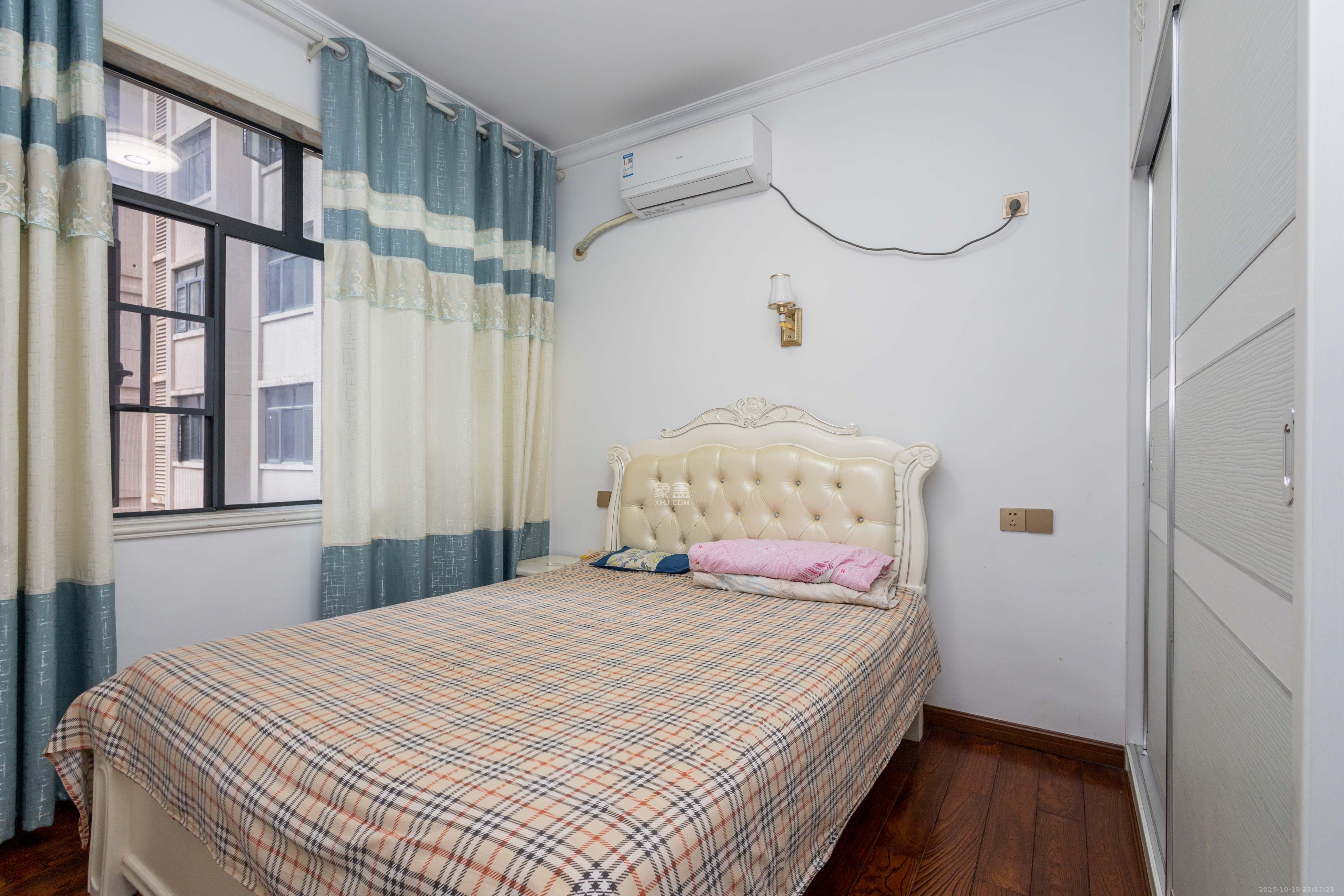 辉煌国际城二期  3室2厅1卫    95.0万卧室