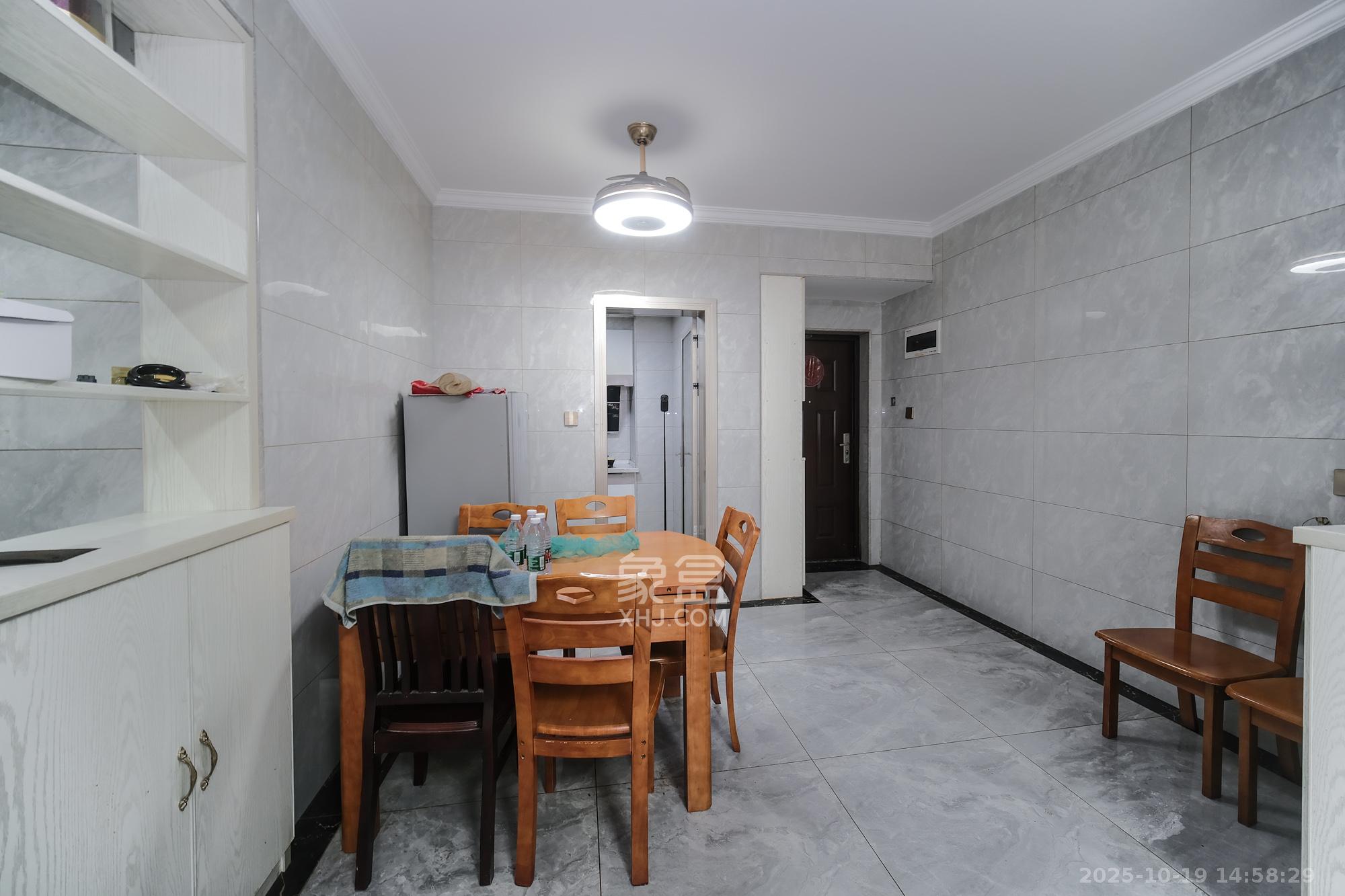 荣盛花语城 3室2厅1卫 86.0万 荣盛花语城 3室2厅1卫 86.0万客厅