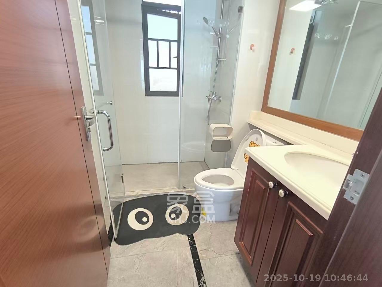 中海国际五期  3室2厅2卫    2200.0元/月 中海国际五期  3室2厅2卫    2200.0元/月室内图