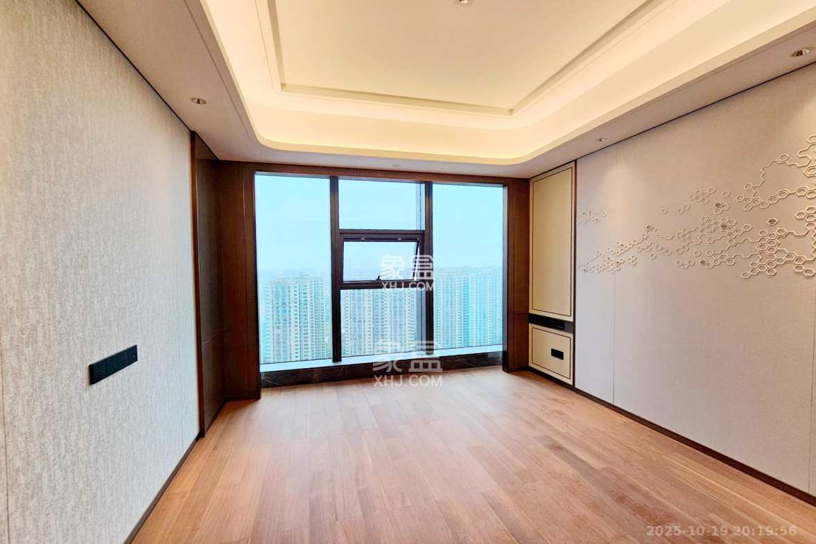 运达中央广场三期  4室2厅3卫    517.0万 运达中央广场三期  4室2厅3卫    517.0万卧室