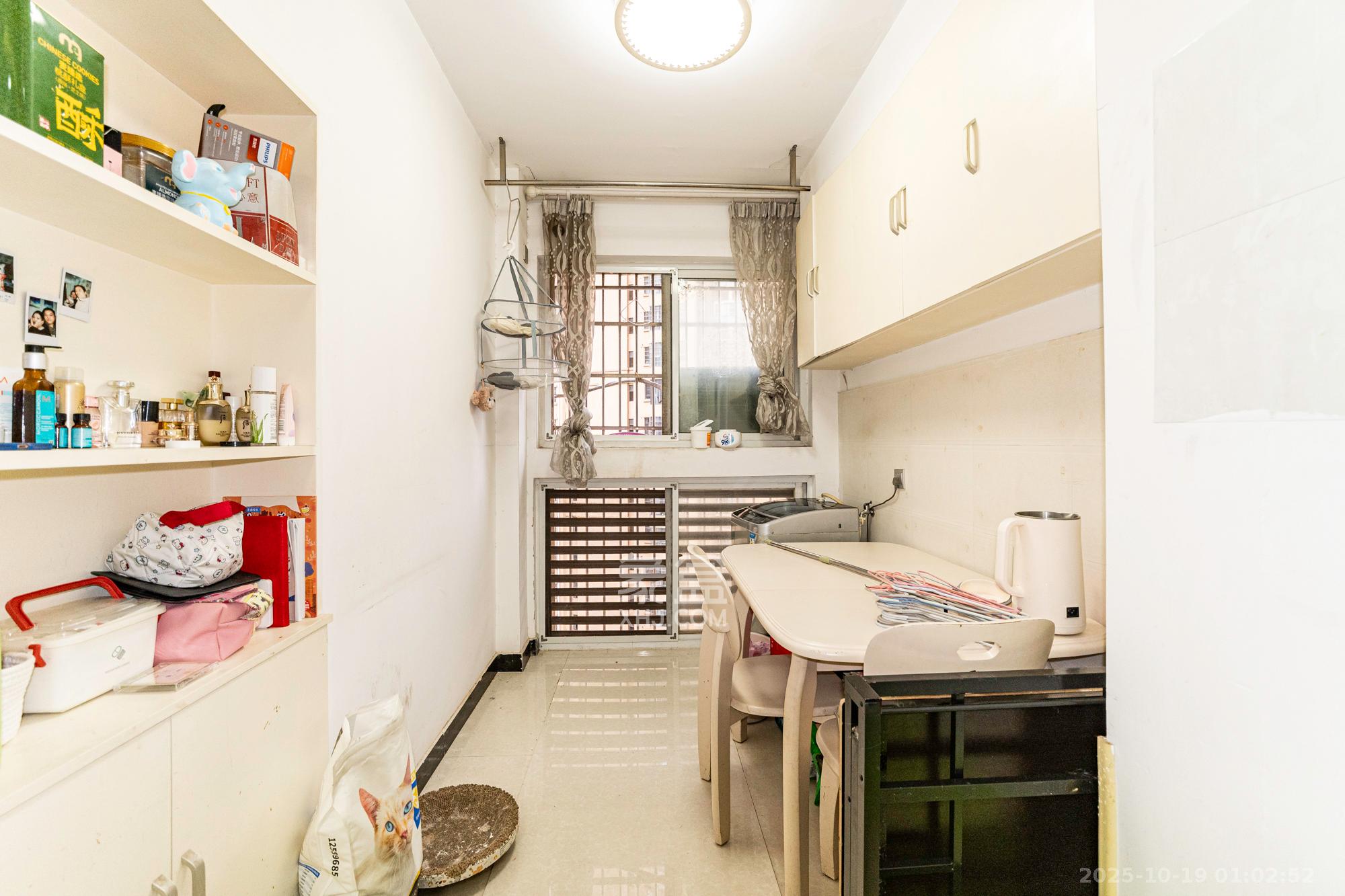 东方航标 1室2厅1卫 40.8万 东方航标 1室2厅1卫 40.8万客厅