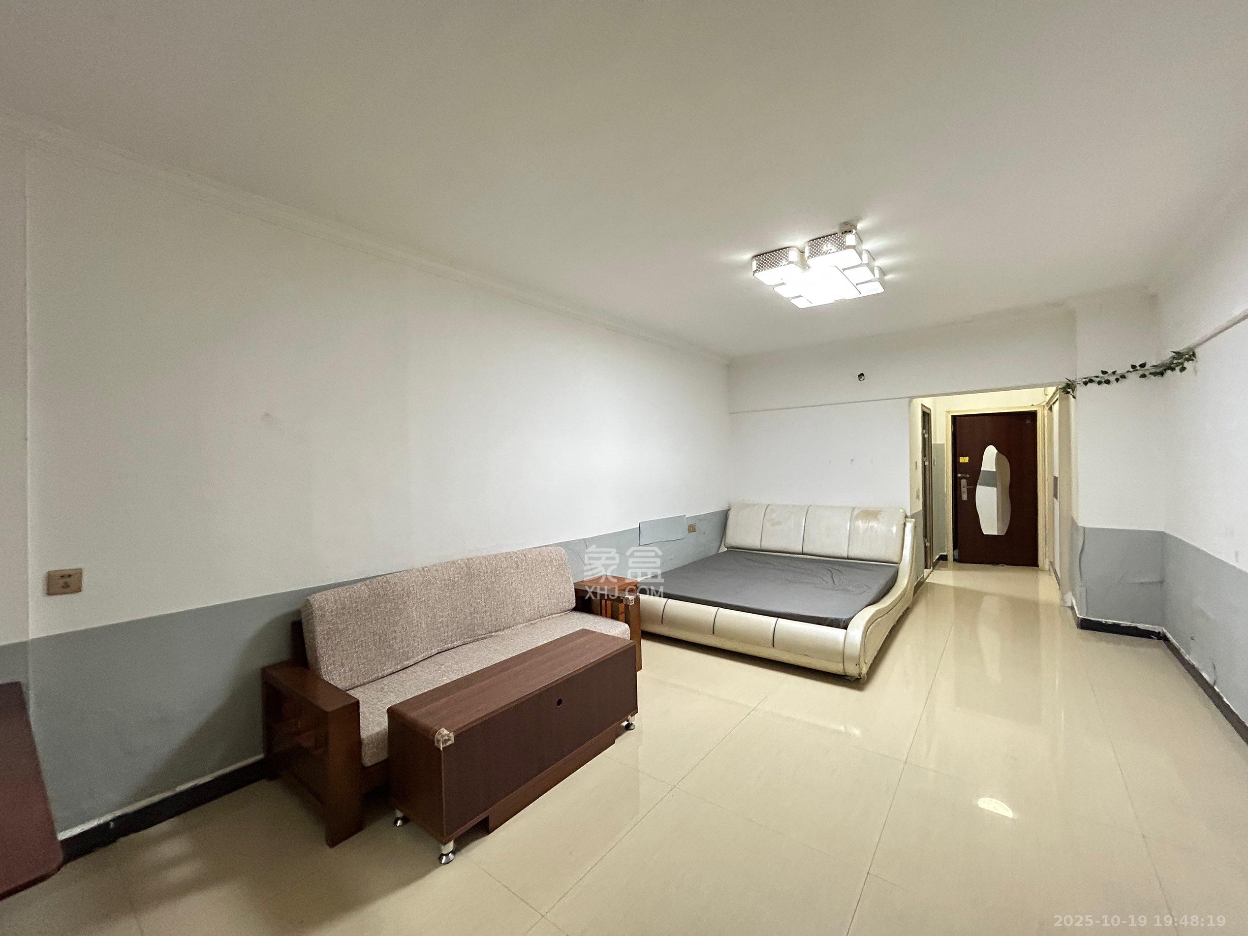 望兴景园二期（望兴西西里）  1室1厅1卫    1650.0元/月室内图