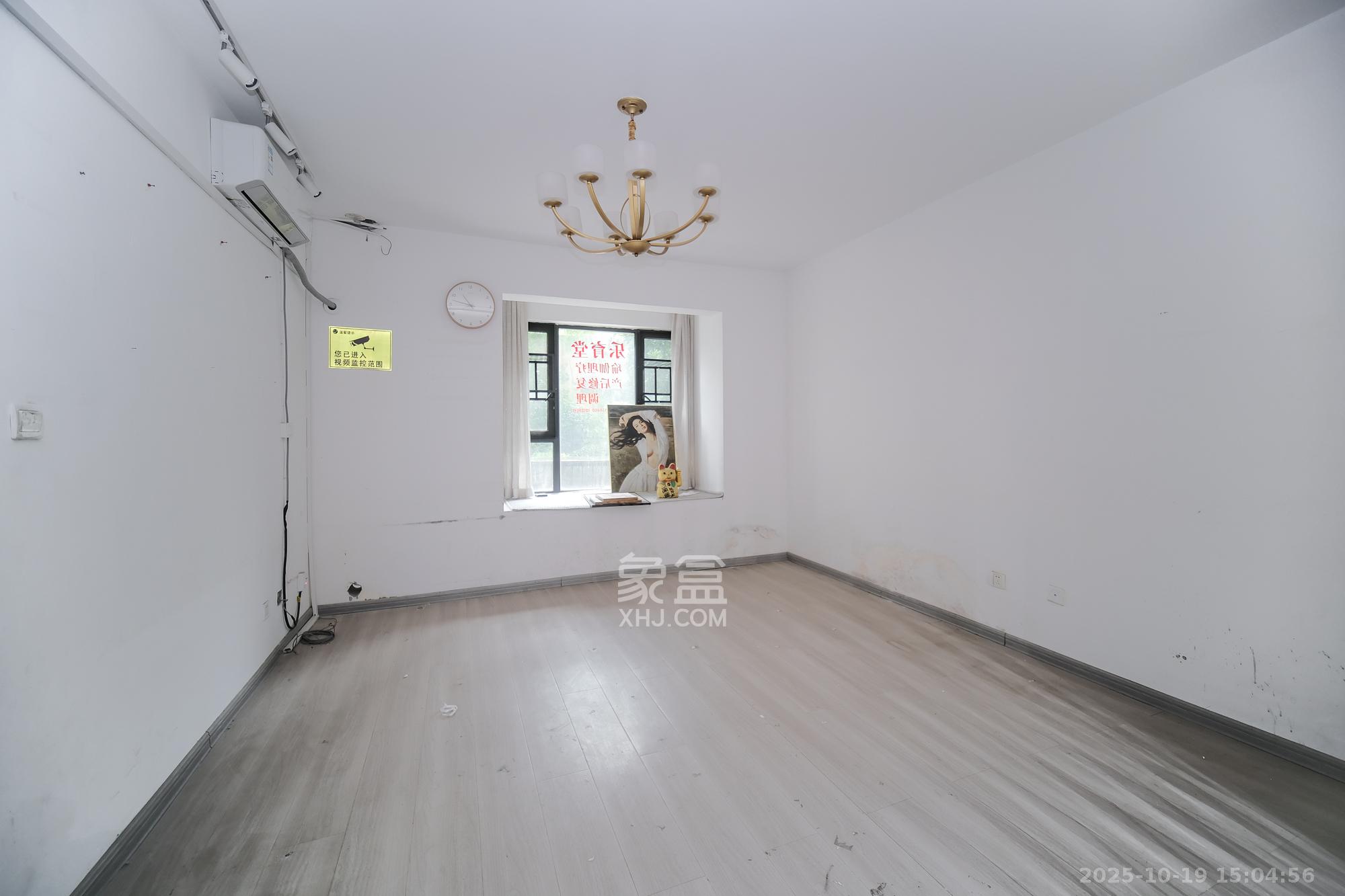 三一街区  4室2厅3卫    150.0万