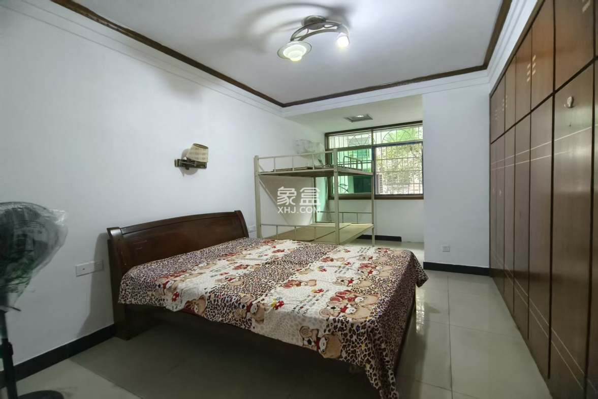 金山花园  4室2厅2卫    1500.0元/月 金山花园  4室2厅2卫    1500.0元/月室内图