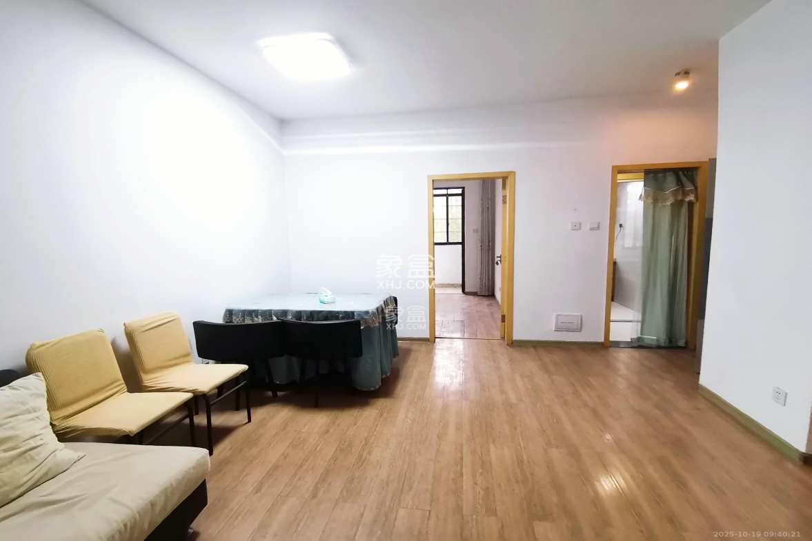 阳光100三期 2室2厅1卫 2200.0元/月 阳光100三期 2室2厅1卫 2200.0元/月室内图