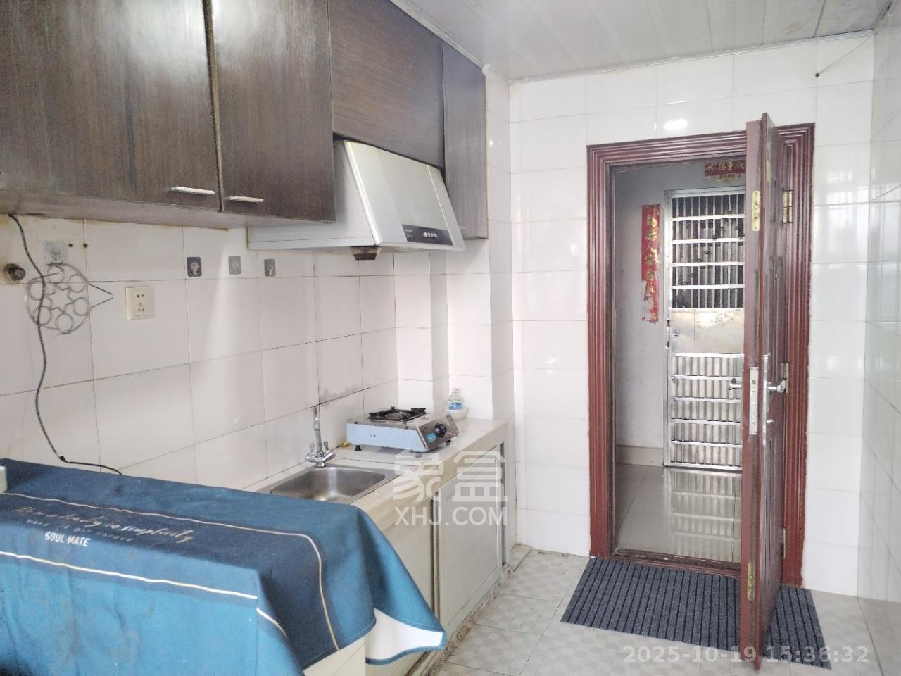 他城（天鸿时代公寓）  1室1厅1卫    1300.0元/月室内图