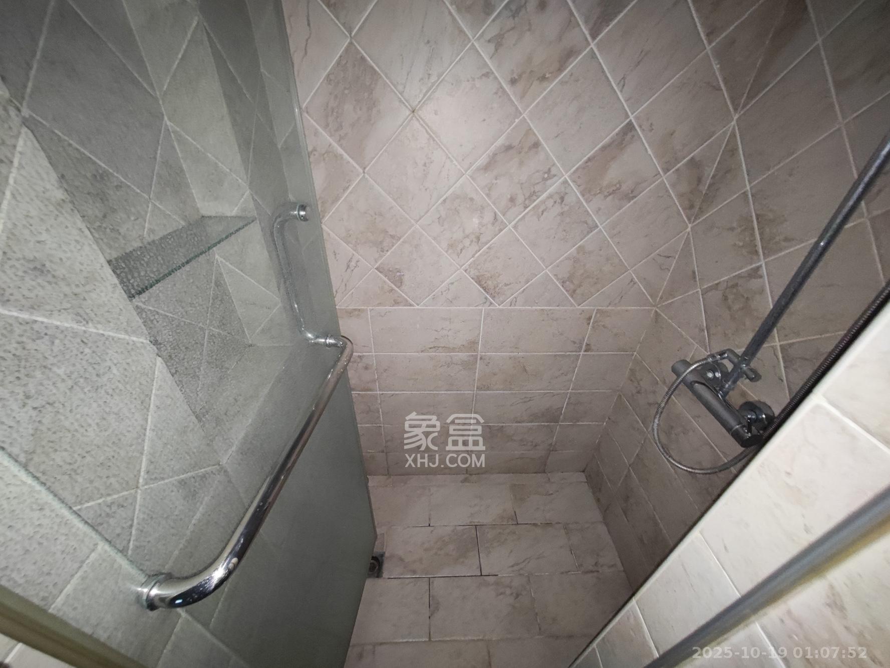 托斯卡纳洋房高层  5室2厅3卫    420.0万 托斯卡纳洋房高层  5室2厅3卫    420.0万卫生间