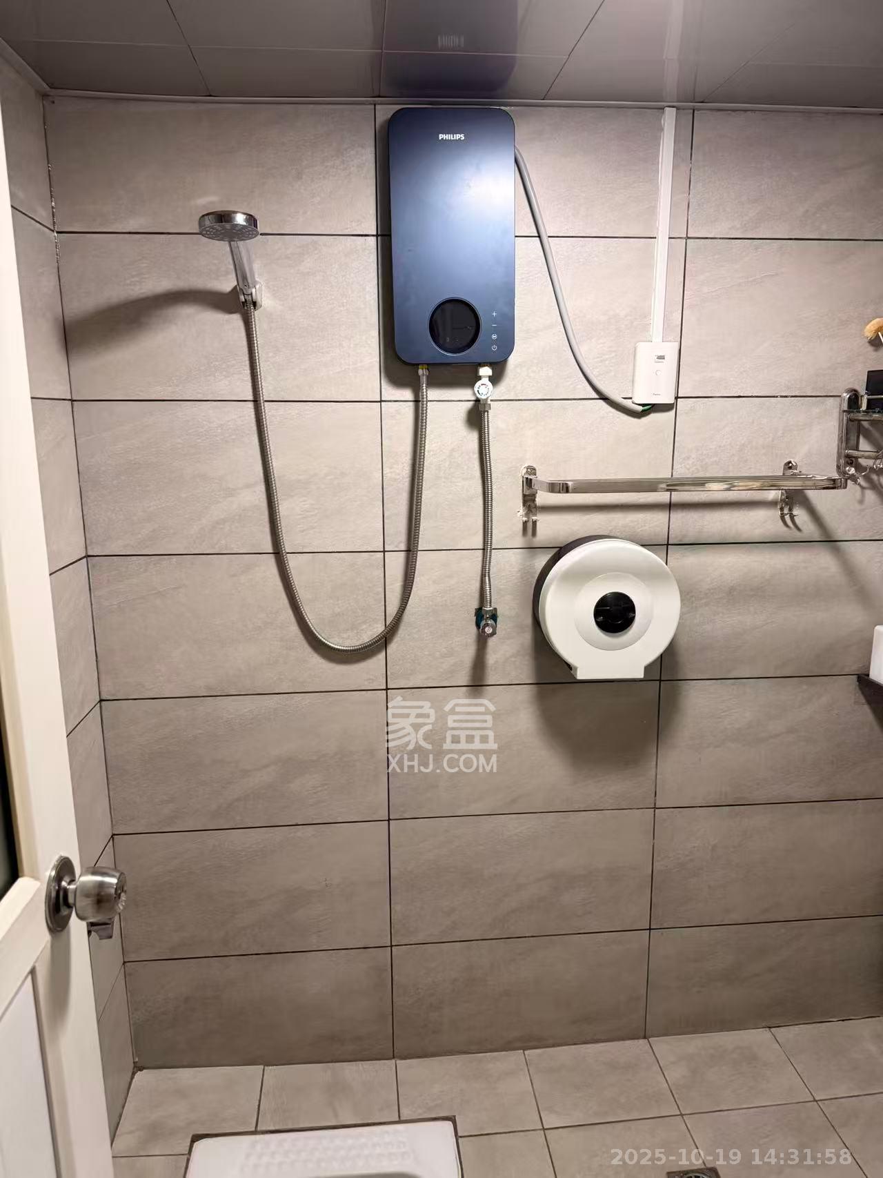 三万英尺  1室1厅1卫    1600.0元/月室内图