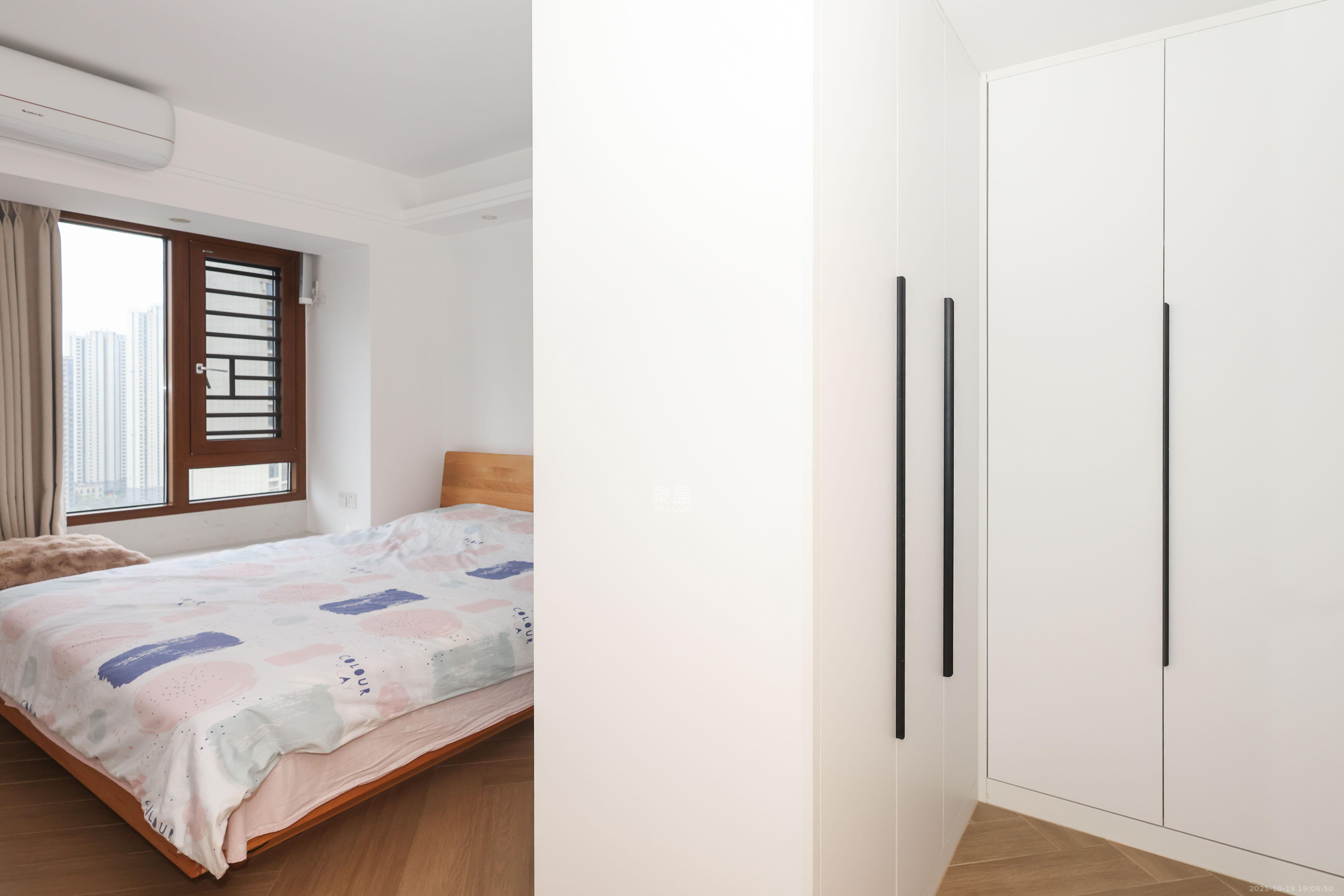 中国铁建梅溪青秀三期  3室2厅2卫    188.0万卧室