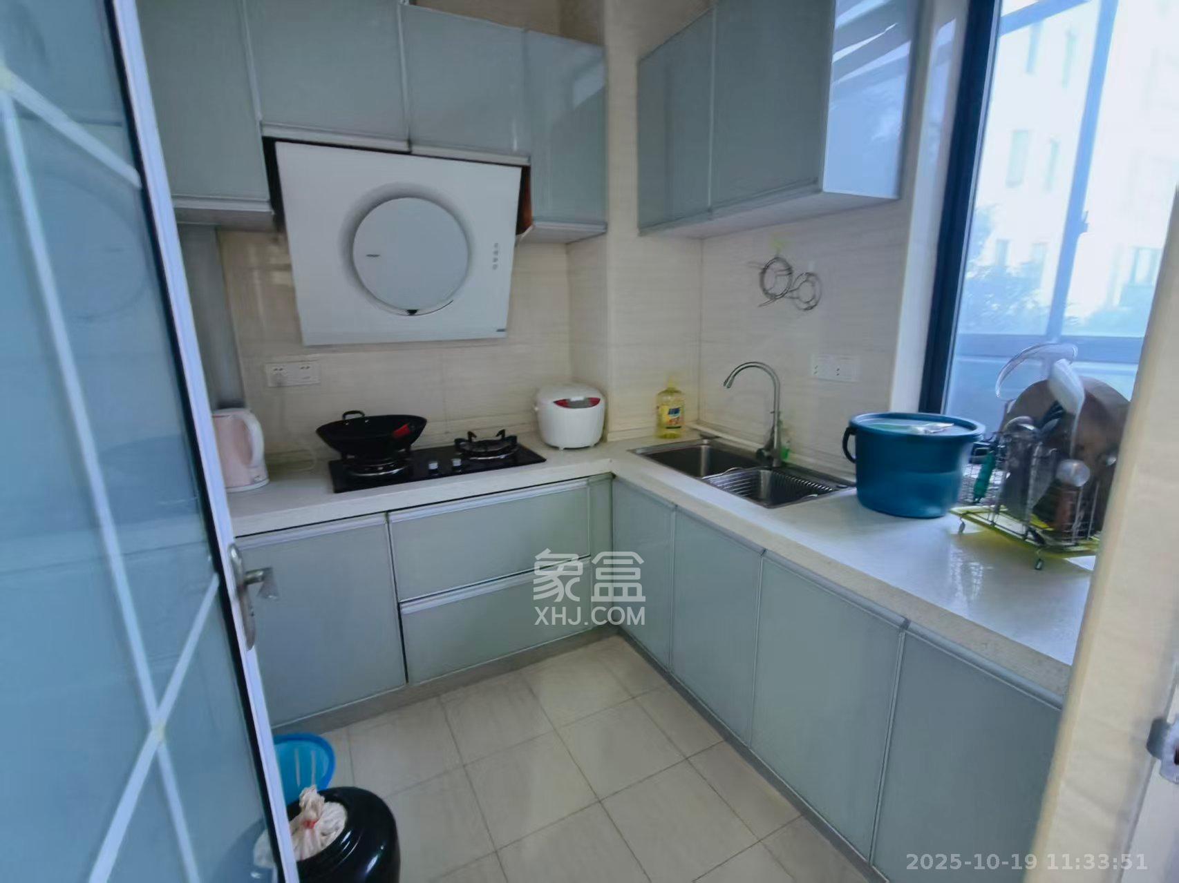 阳光100三期 3室2厅2卫 2300.0元/月 阳光100三期 3室2厅2卫 2300.0元/月室内图