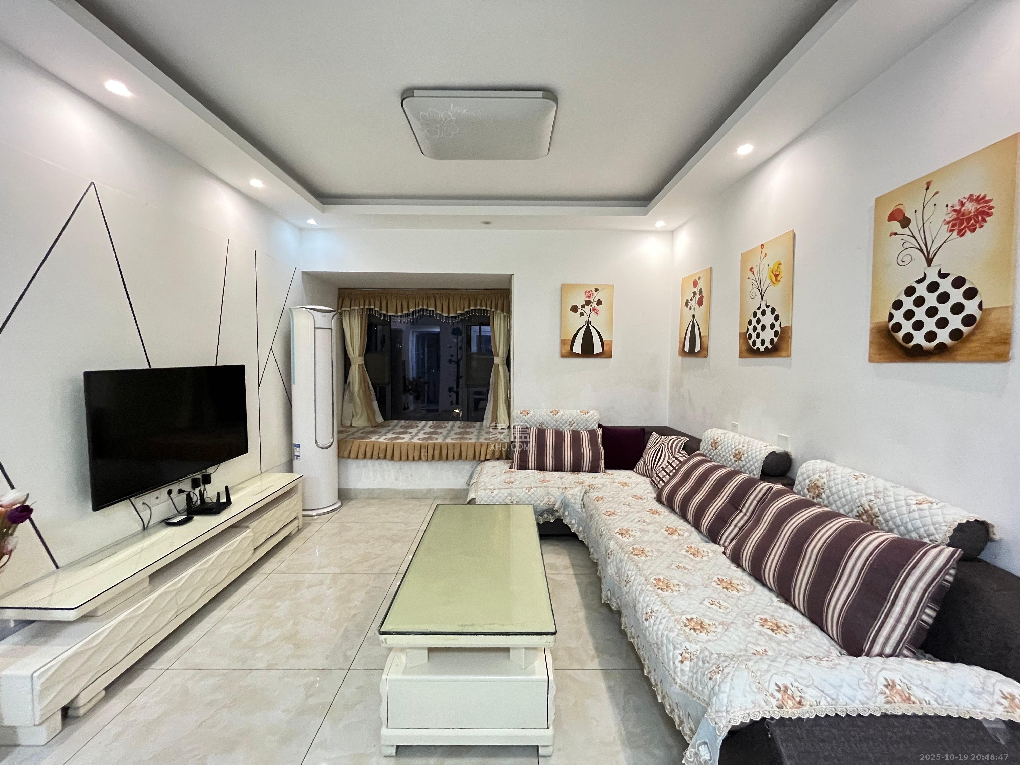 荣盛花语馨苑 1室2厅1卫 2500.0元/月 荣盛花语馨苑 1室2厅1卫 2500.0元/月室内图