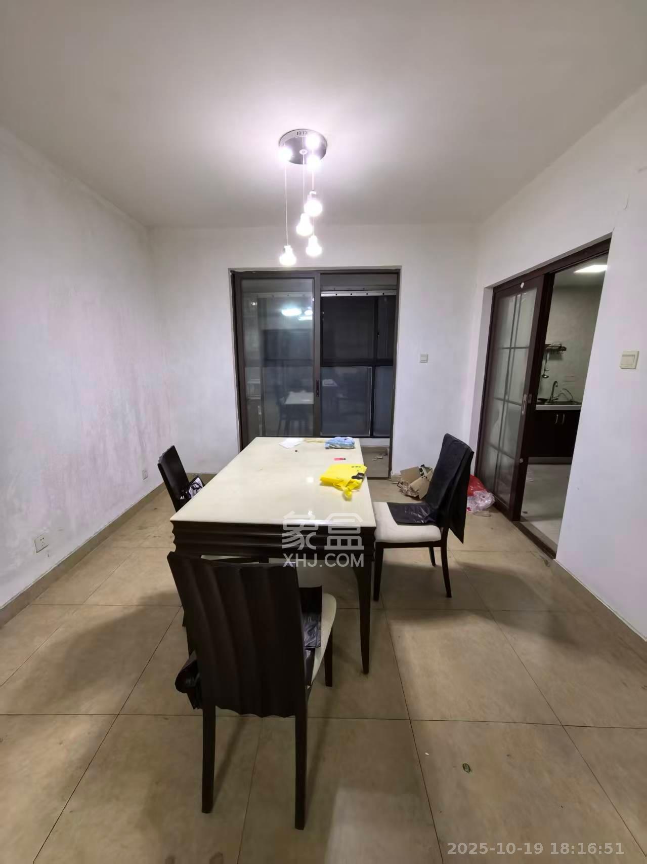 金色溪泉湾  4室2厅2卫    4200.0元/月室内图