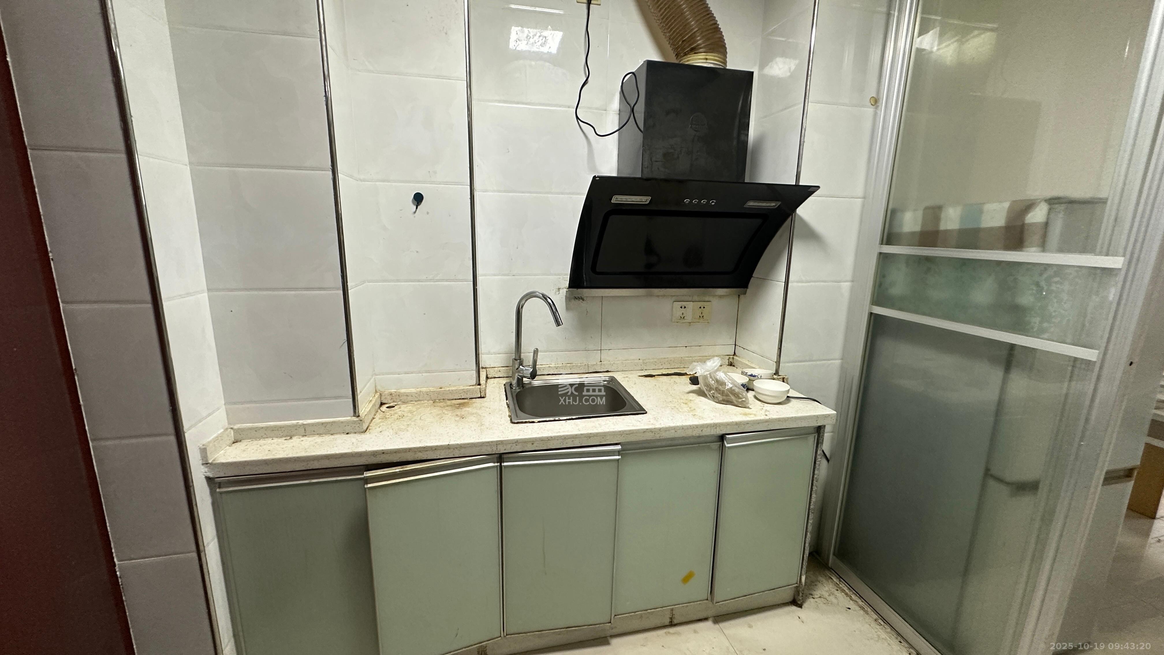 万象凯旋湾  1室1厅1卫    1200.0元/月