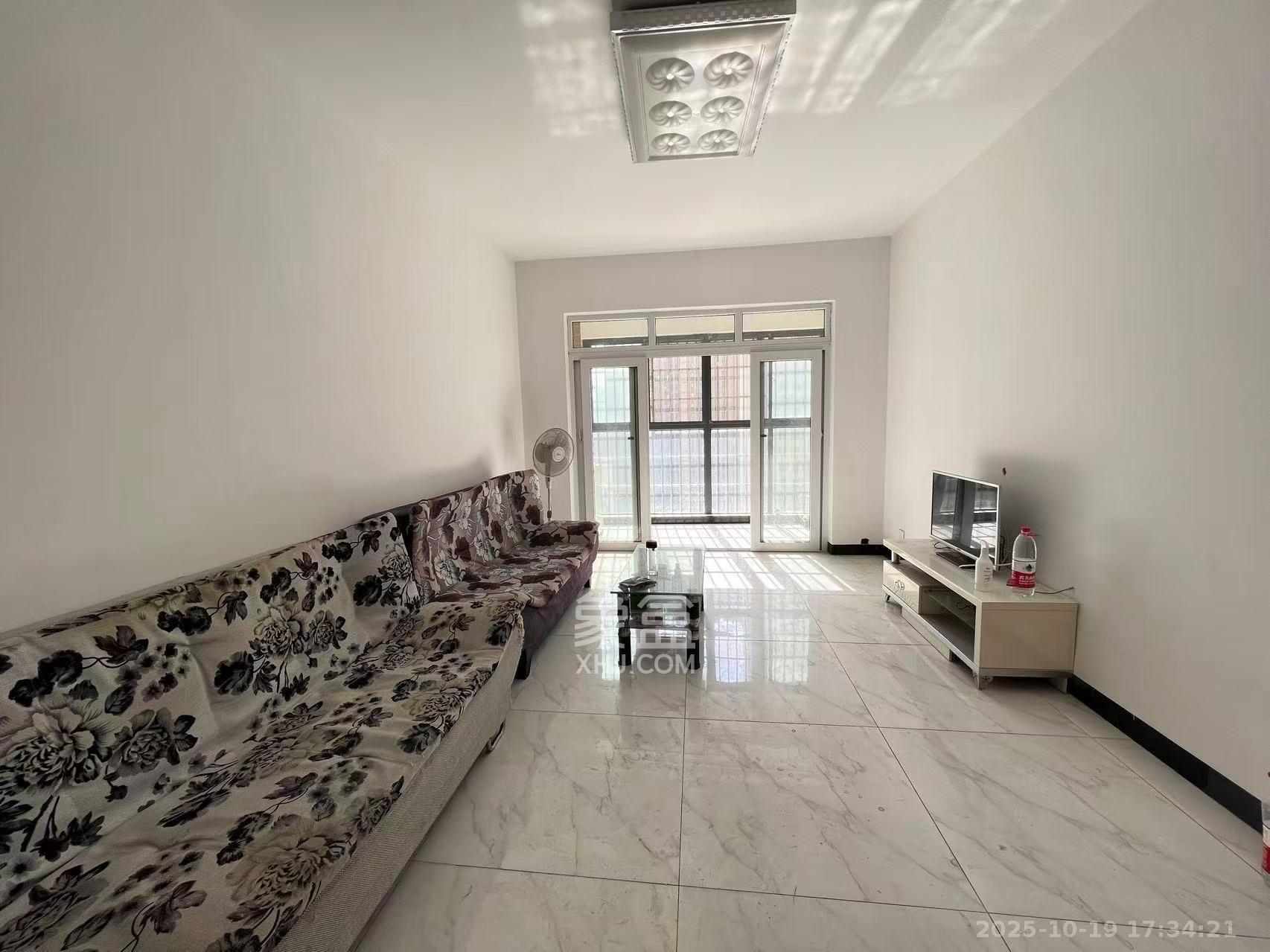 泊爱蓝湾  2室1厅1卫    2500.0元/月