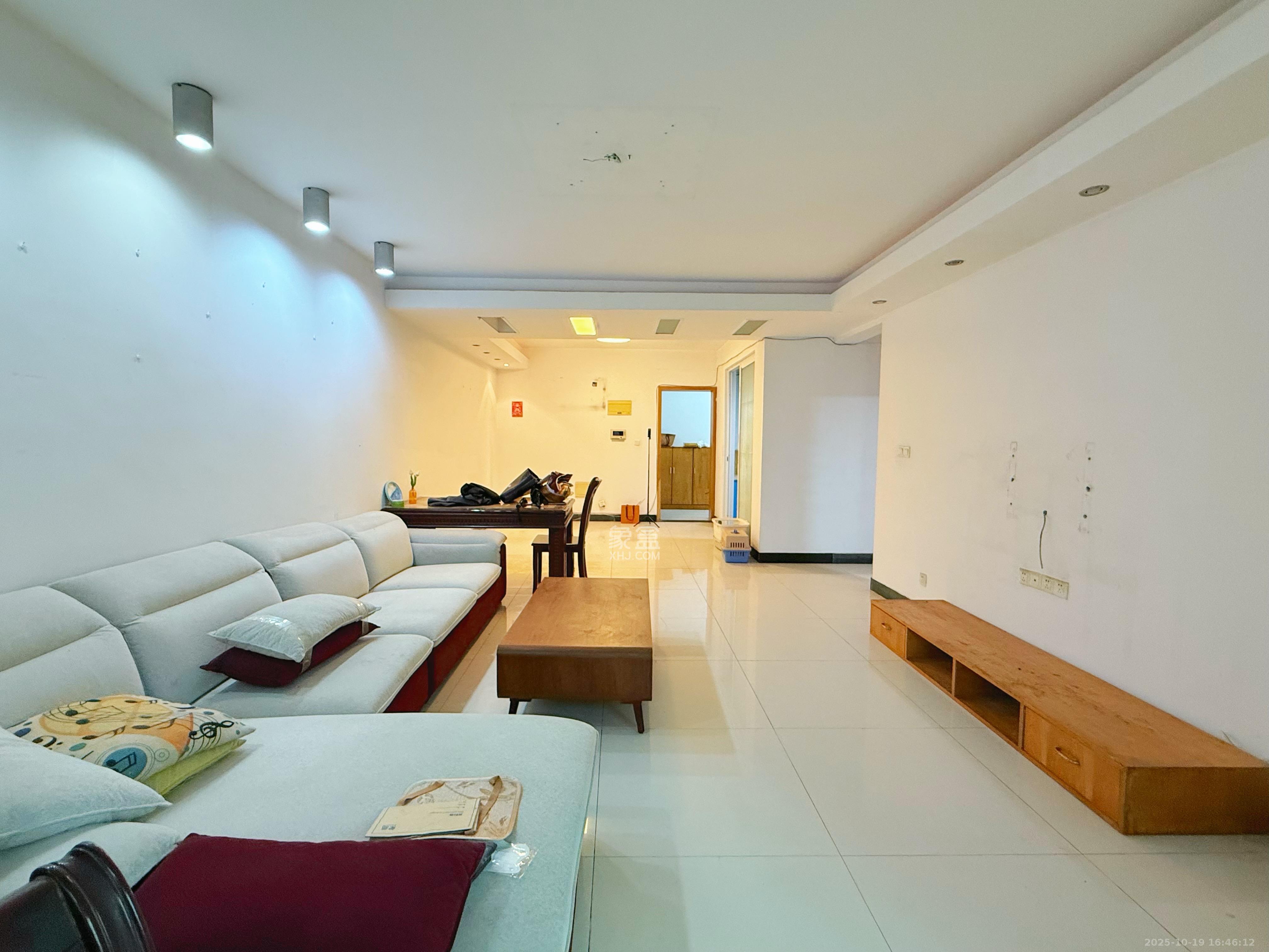 格林星城  3室2厅2卫    2400.0元/月 格林星城  3室2厅2卫    2400.0元/月室内图