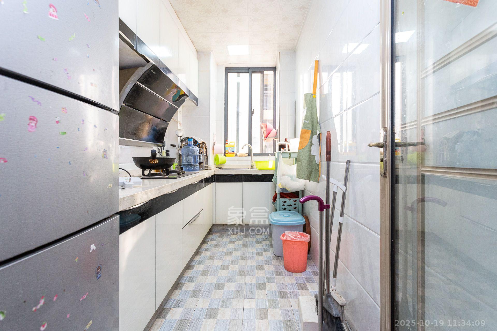 明发国际城  4室2厅2卫    2300.0元/月室内图