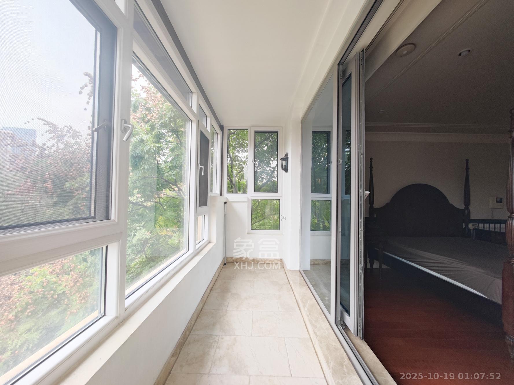 托斯卡纳洋房高层  5室2厅3卫    420.0万 托斯卡纳洋房高层  5室2厅3卫    420.0万阳台