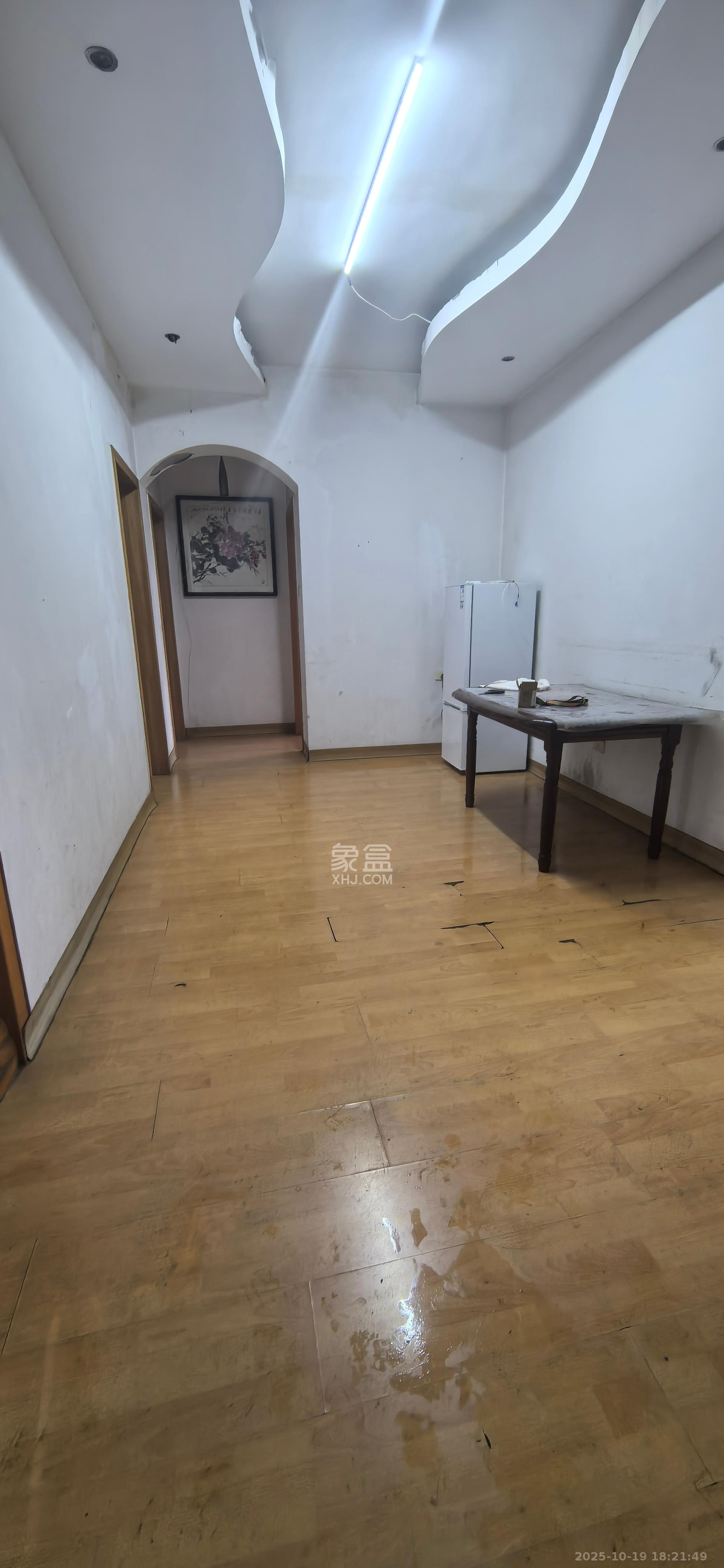 长重机械厂宿舍  2室1厅1卫    1400.0元/月 长重机械厂宿舍  2室1厅1卫    1400.0元/月室内图1