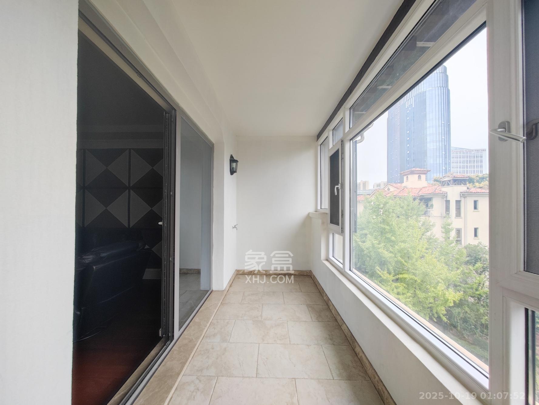 托斯卡纳洋房高层  5室2厅3卫    420.0万 托斯卡纳洋房高层  5室2厅3卫    420.0万阳台