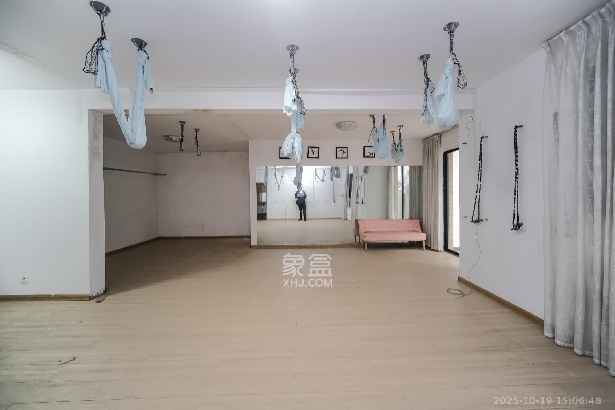 三一街区  4室2厅3卫    150.0万其他