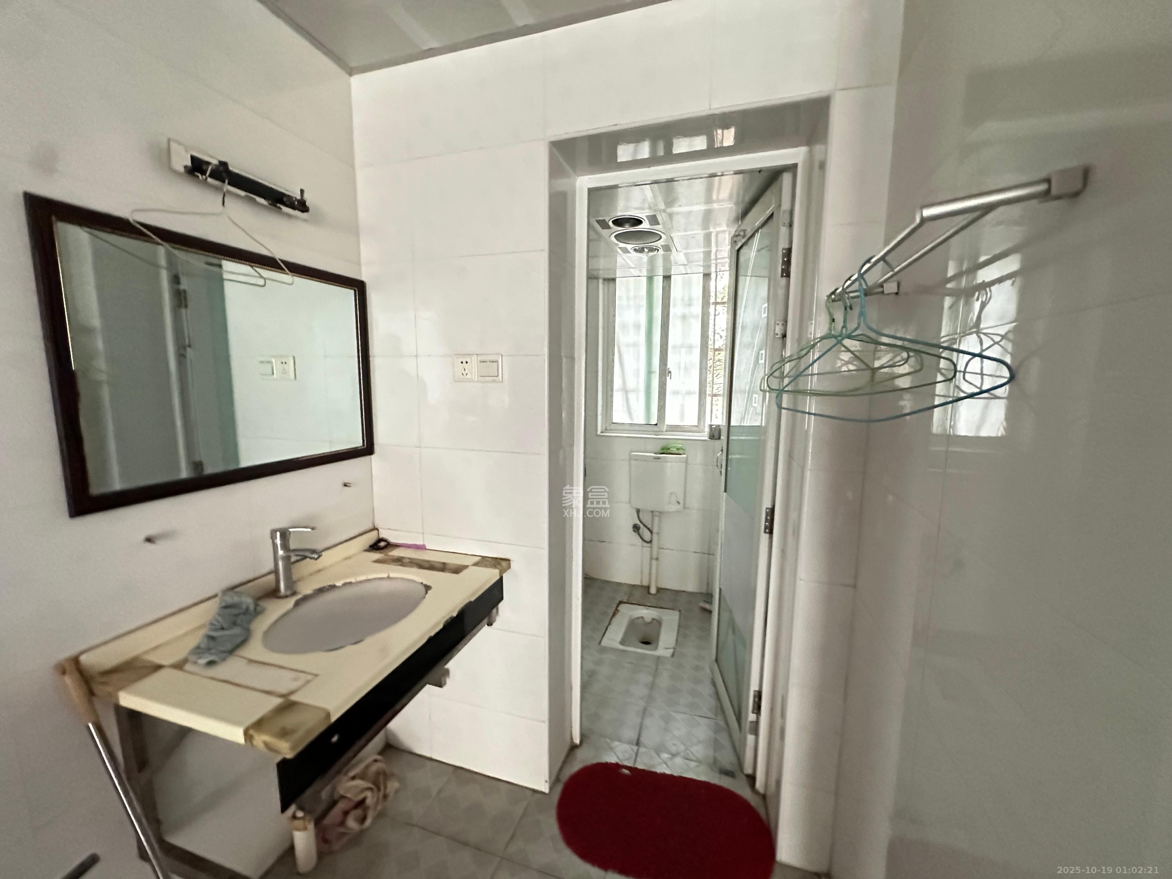 鄱阳小区  3室2厅1卫    1300.0元/月 鄱阳小区  3室2厅1卫    1300.0元/月室内图