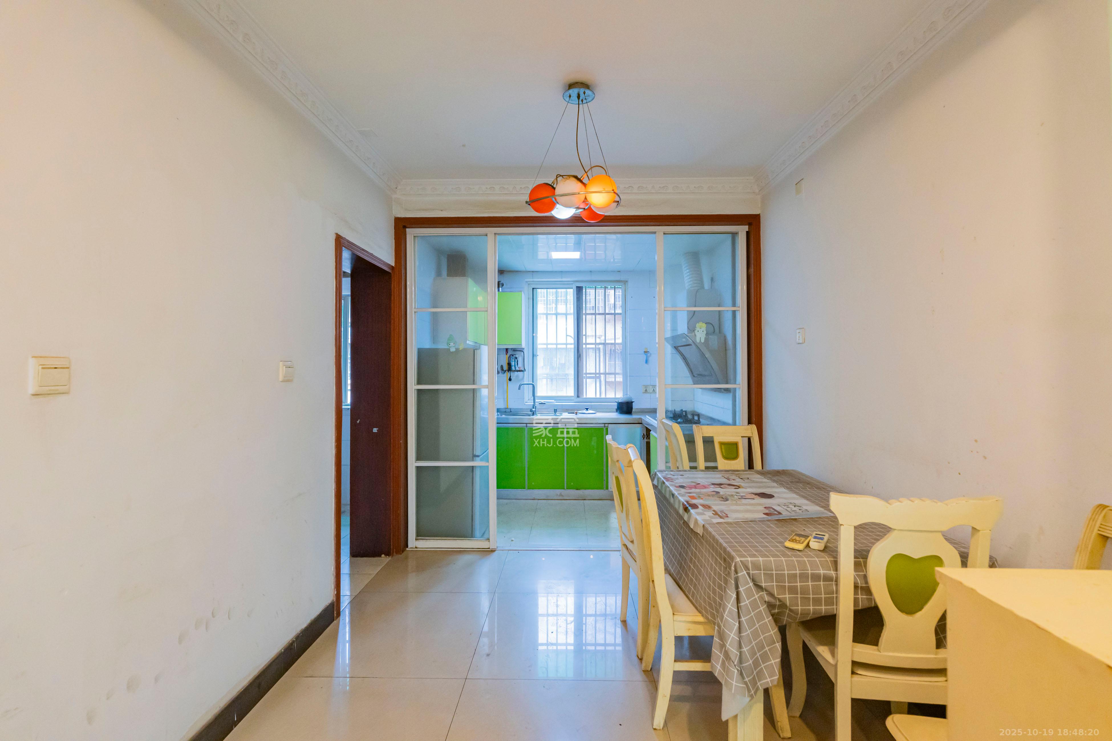 金地园  2室2厅1卫    49.8万客厅