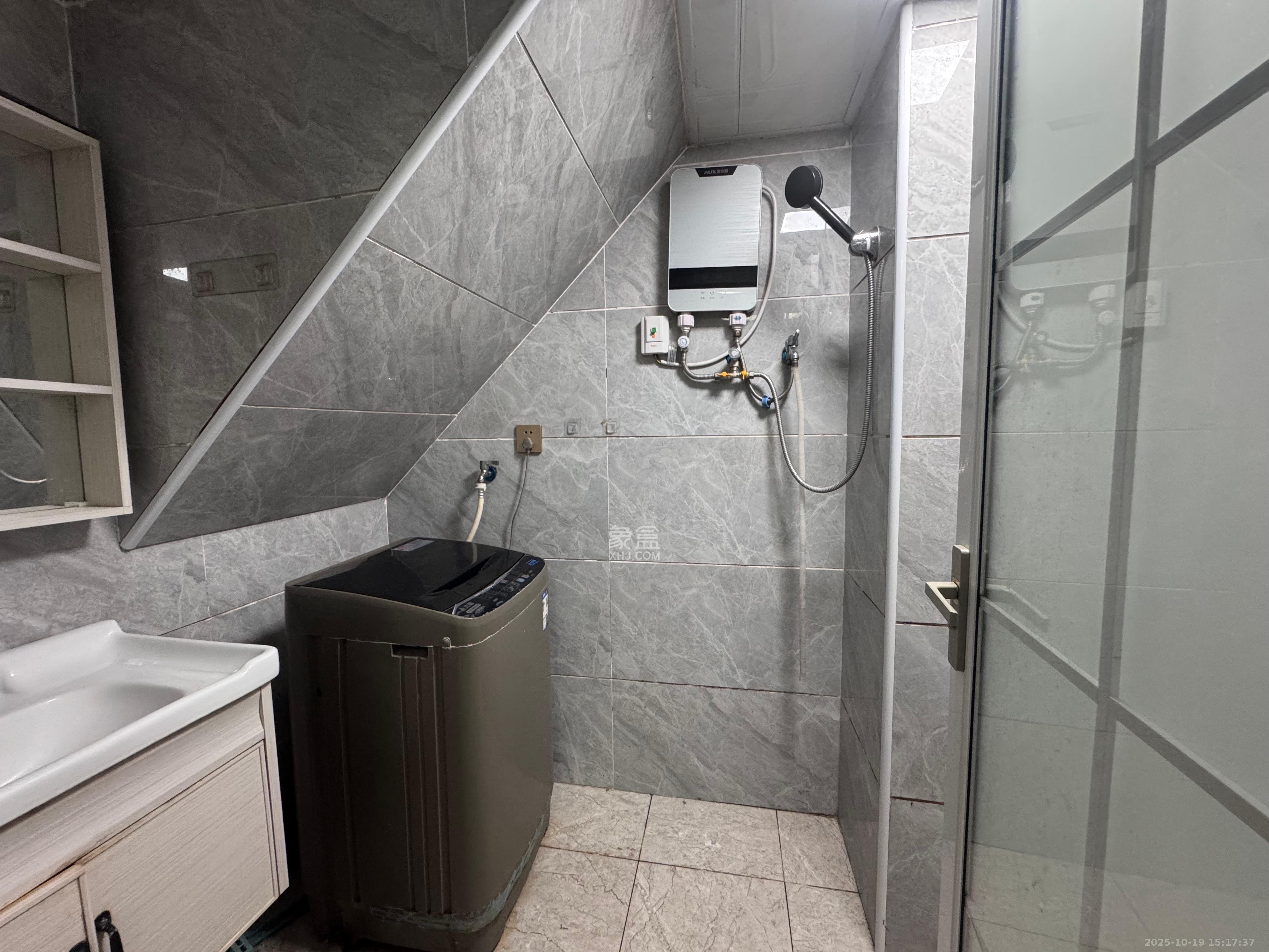 嘉宇银杉(嘉宇西苑) 1室0厅0卫 1600.0元/月 嘉宇银杉(嘉宇西苑) 1室0厅0卫 1600.0元/月室内图