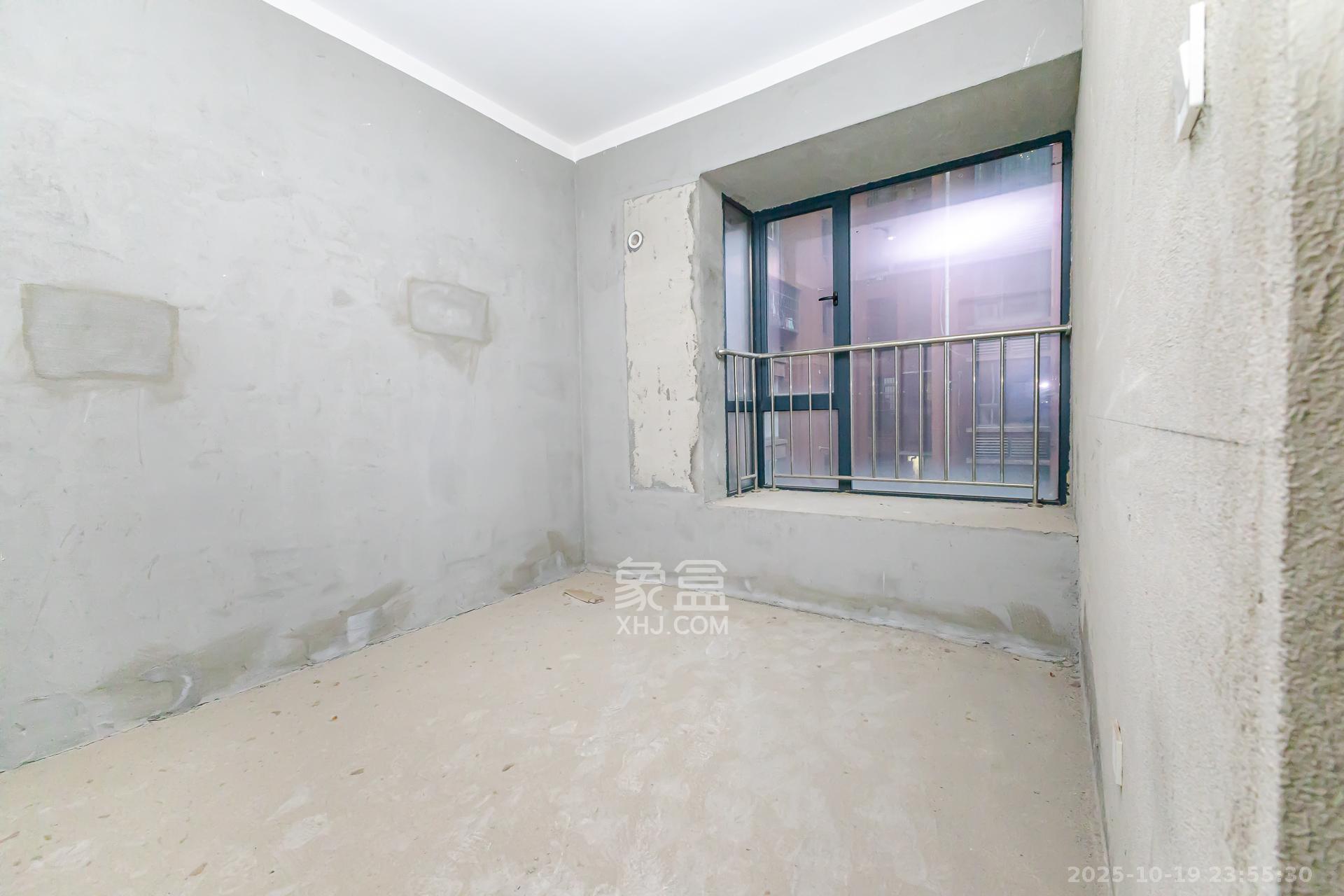 珠江东方明珠（新地东方明珠）三期  3室2厅1卫    46.0万卧室