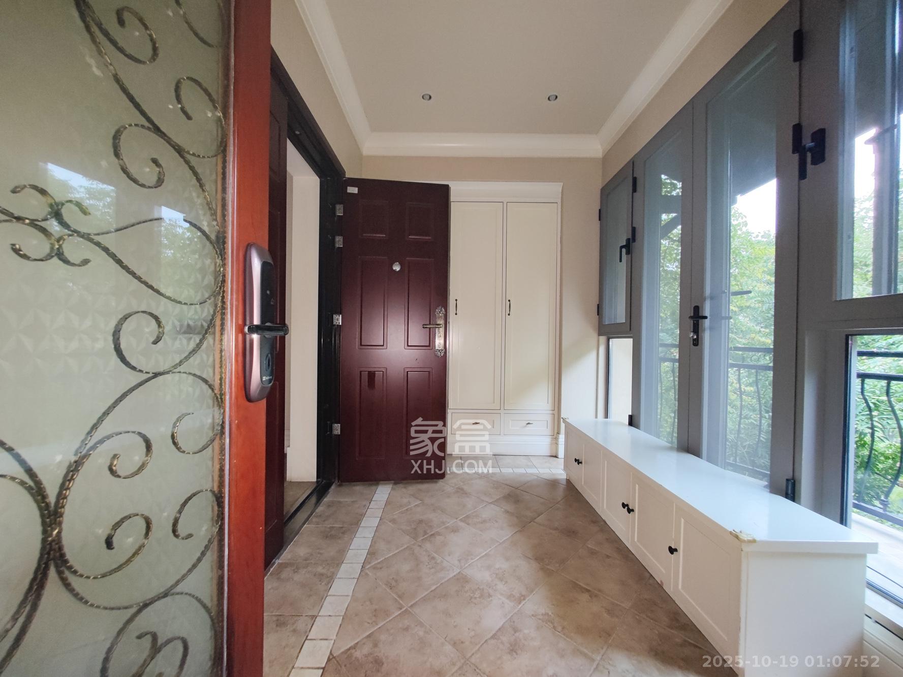 托斯卡纳洋房高层  5室2厅3卫    420.0万 托斯卡纳洋房高层  5室2厅3卫    420.0万阳台