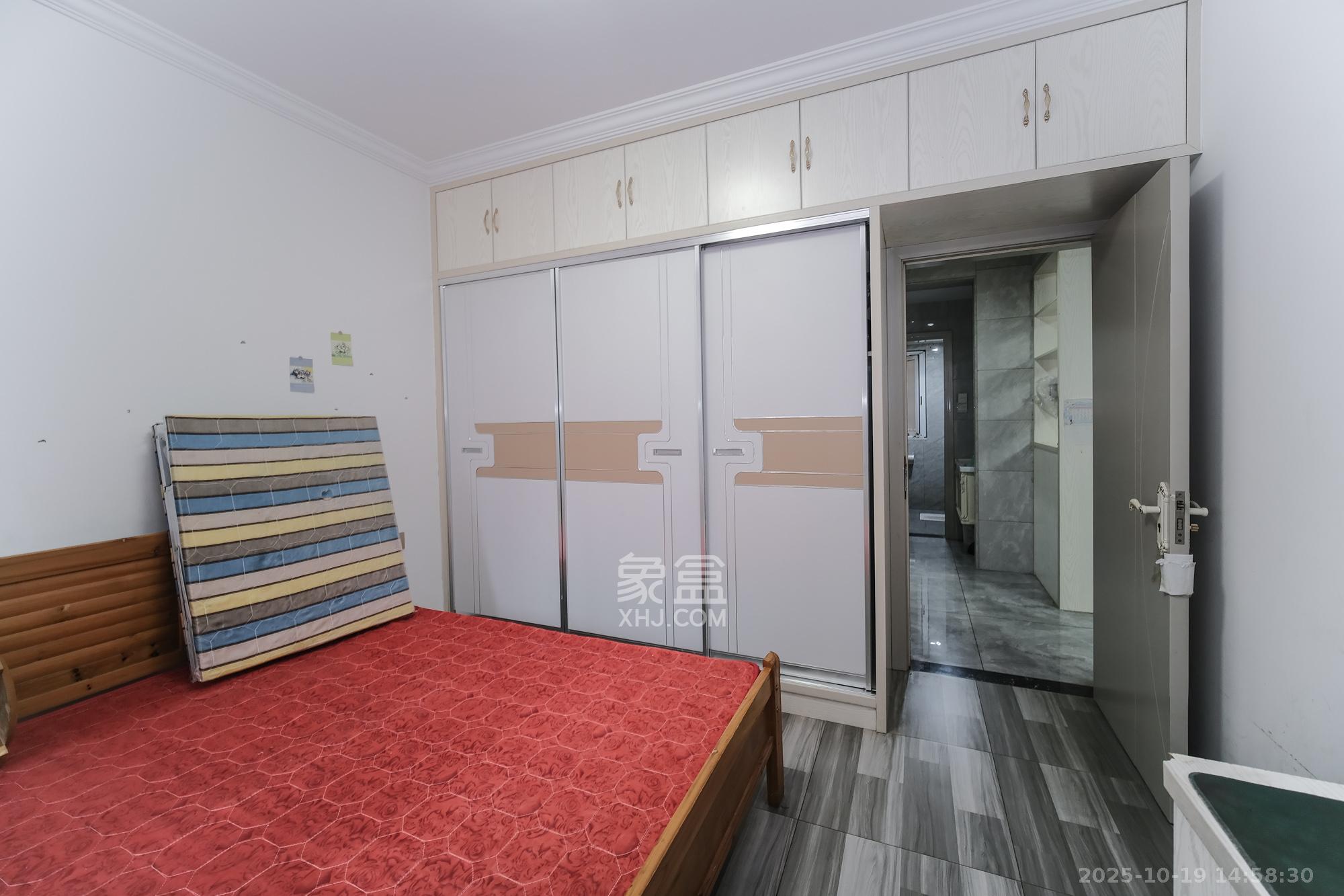 荣盛花语城  3室2厅1卫    86.0万卧室