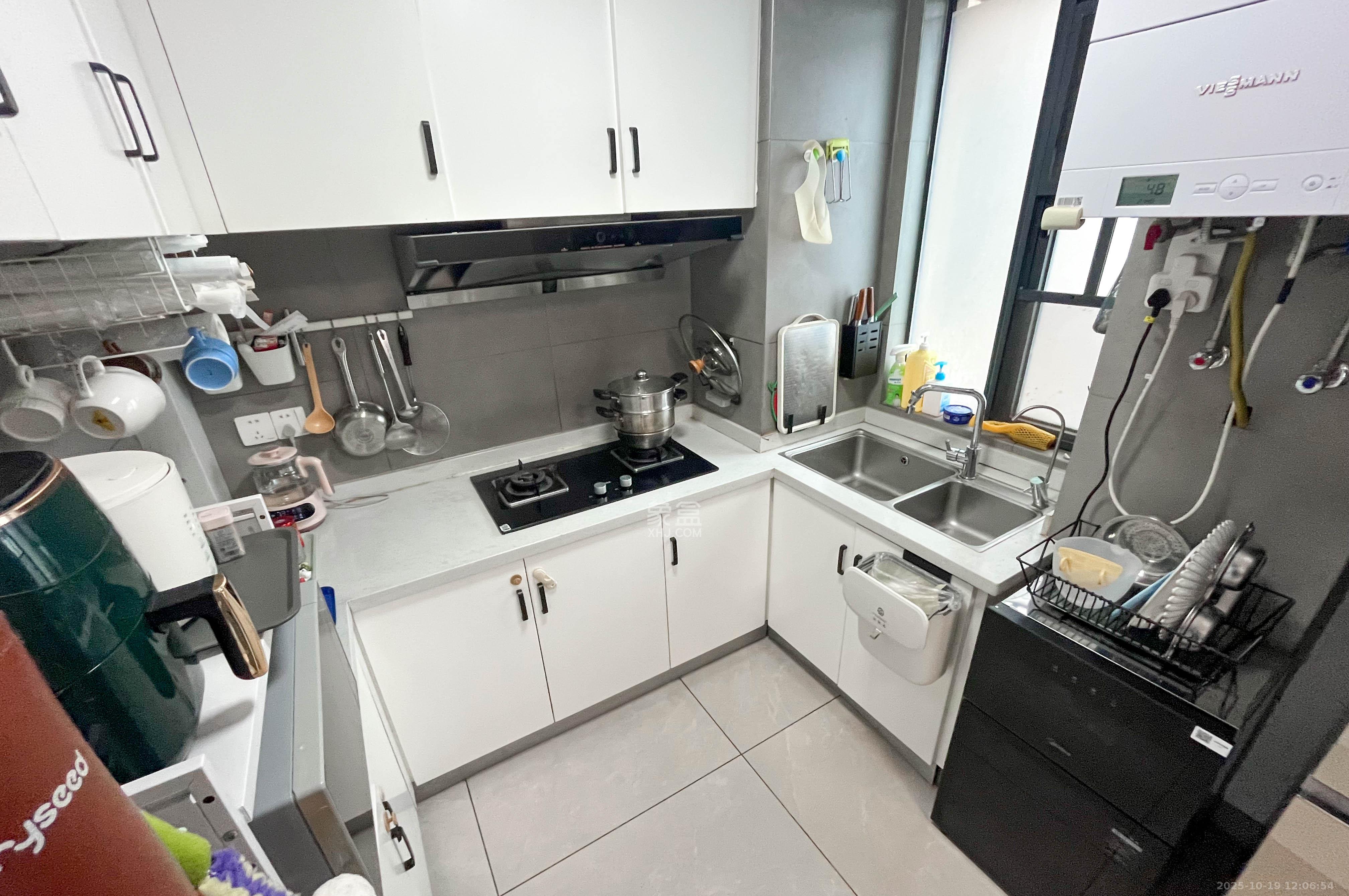 振业城二期  3室2厅2卫    169.89万厨房